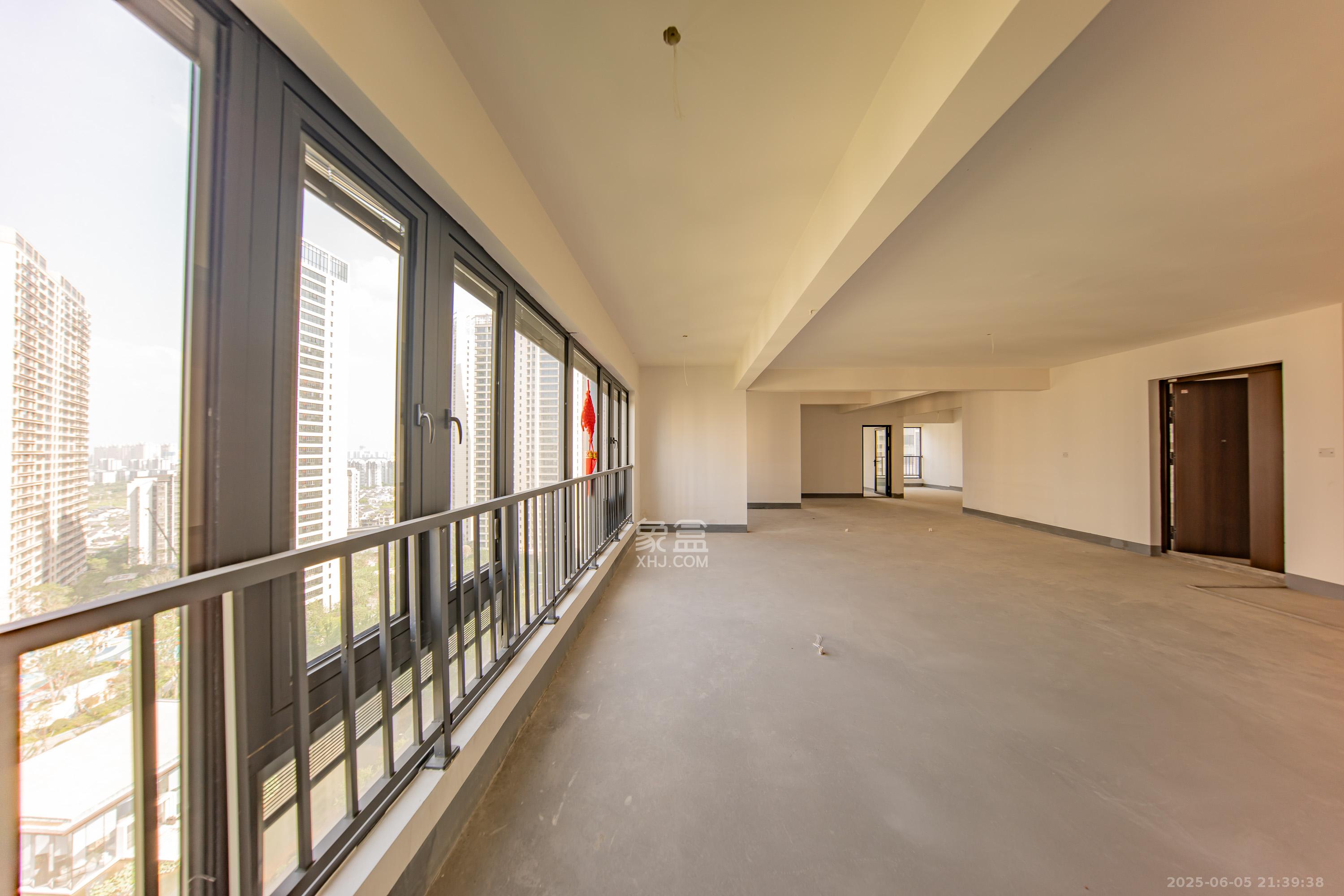 建投象山国际  5室2厅1卫   255.30万阳台