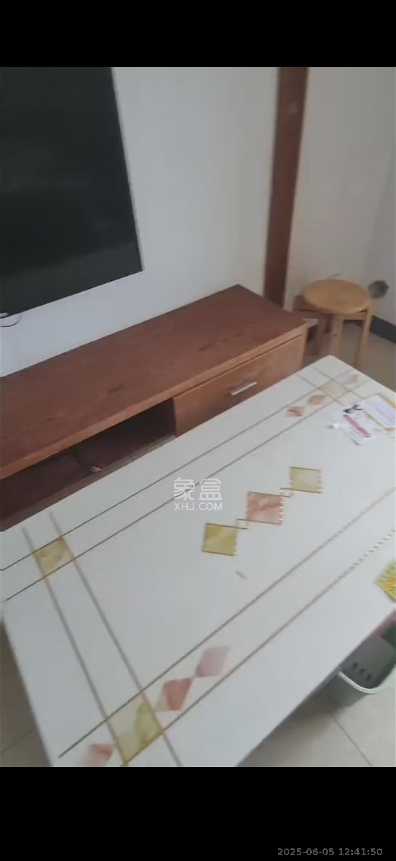 岳华嘉园  2室2厅1卫   1800.00元/月室内图