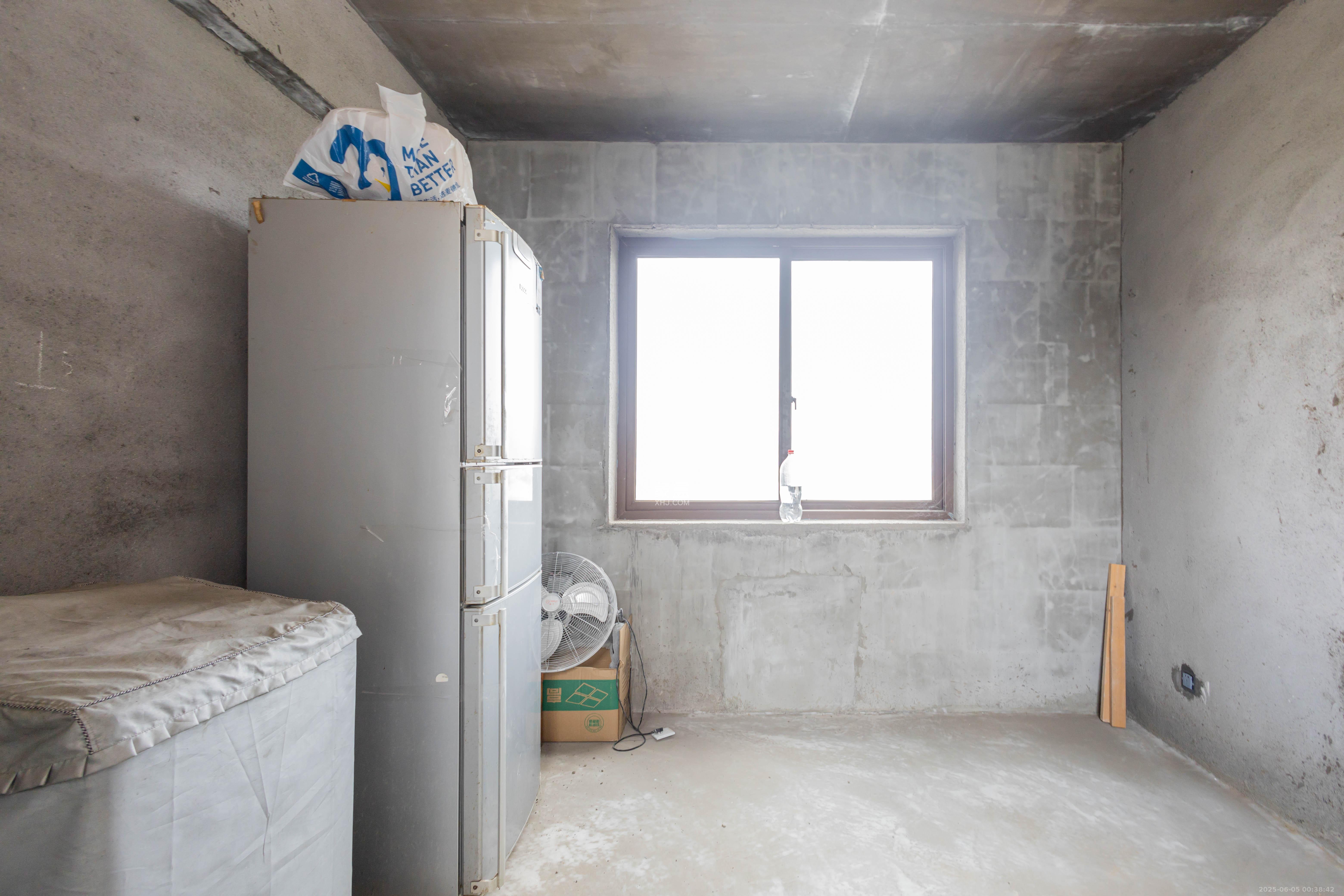 豪都新天地  3室2厅1卫   55.00万卧室