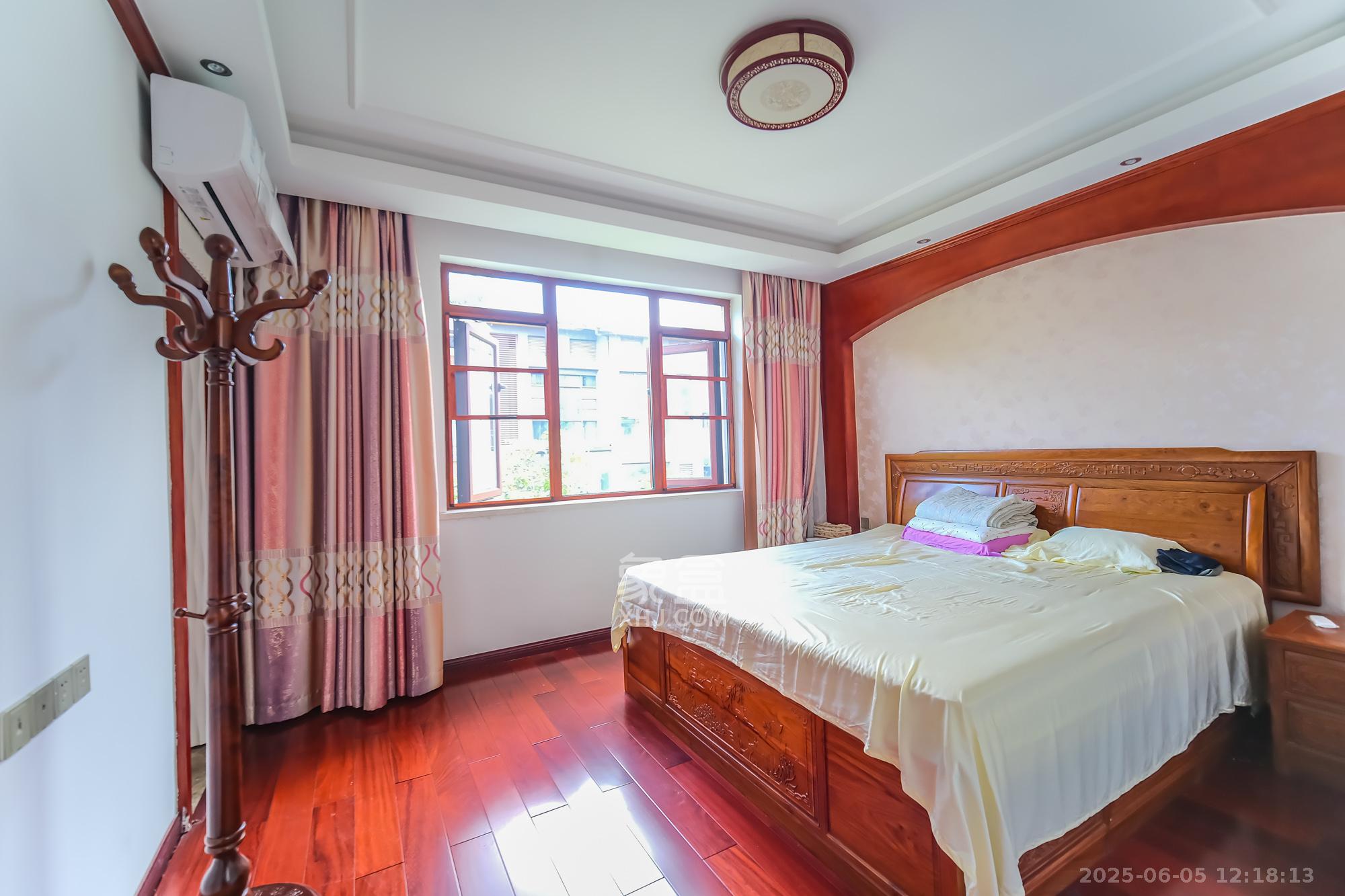 山水湾  5室3厅3卫    420.0万 山水湾  5室3厅3卫    420.0万卧室