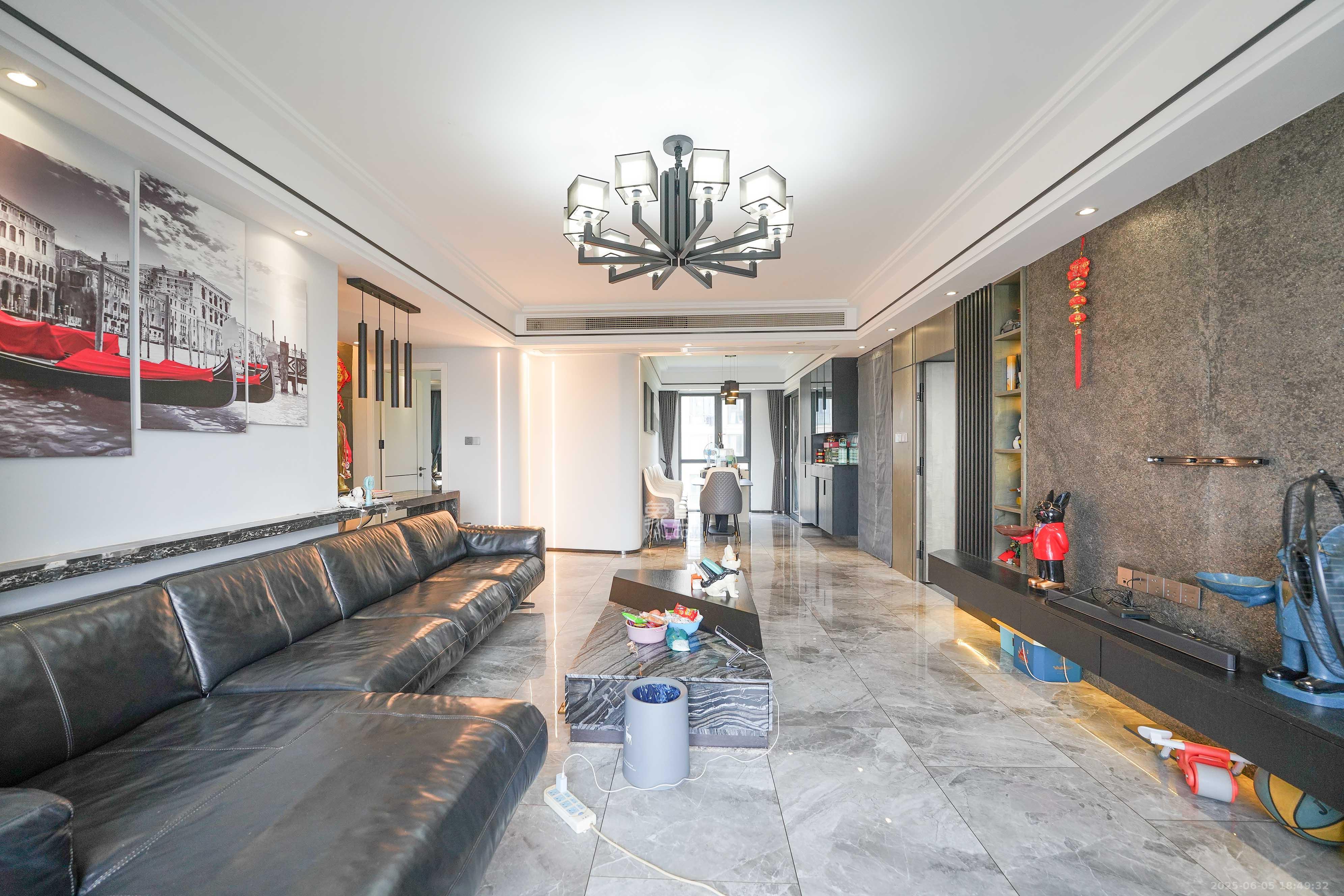 五矿万境蓝山 3室2厅2卫 182.0万 五矿万境蓝山 3室2厅2卫 182.0万客厅