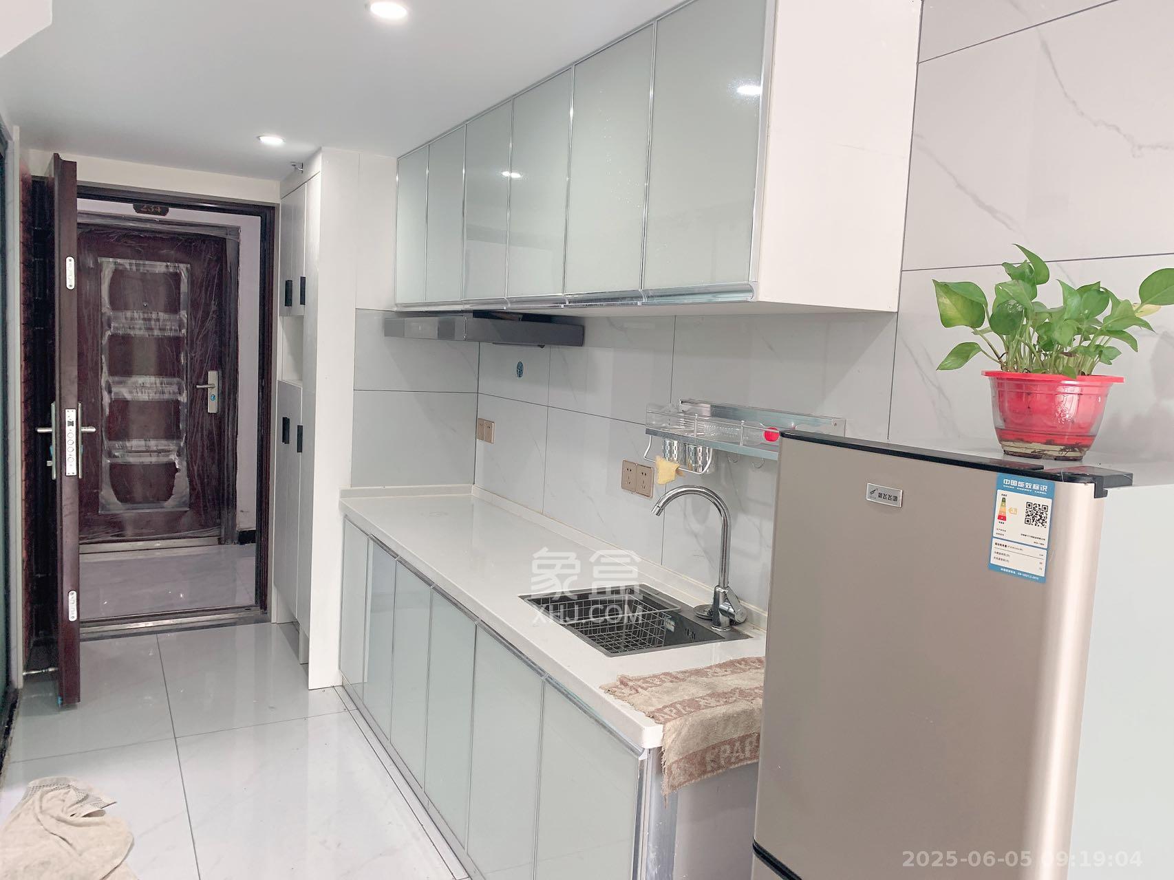 新长海D1站 1室1厅1卫 1500.0元/月 新长海D1站 1室1厅1卫 1500.0元/月室内图