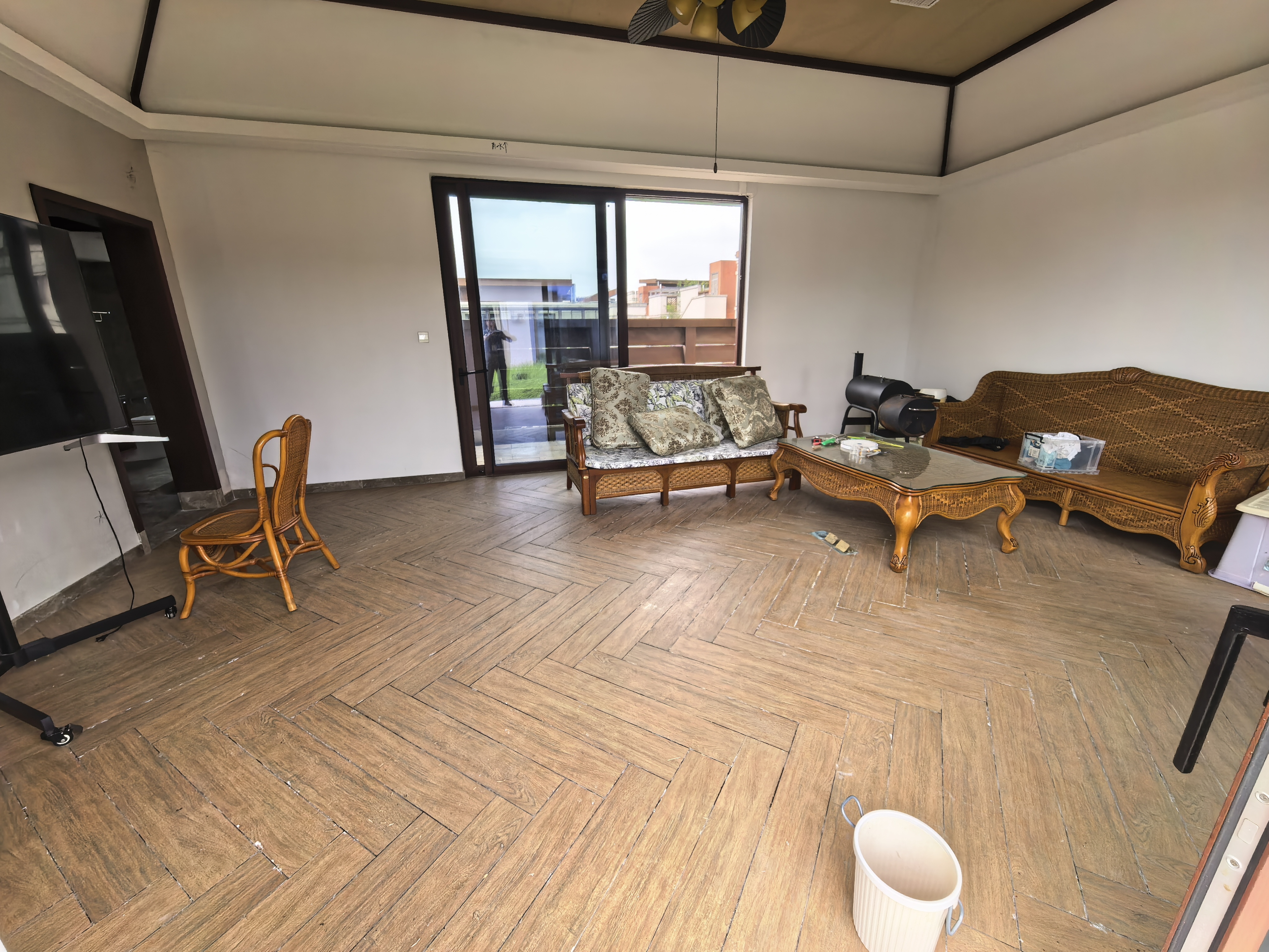 孔雀山沁源汇一期 3室2厅2卫 270.0万 孔雀山沁源汇一期 3室2厅2卫 270.0万客厅