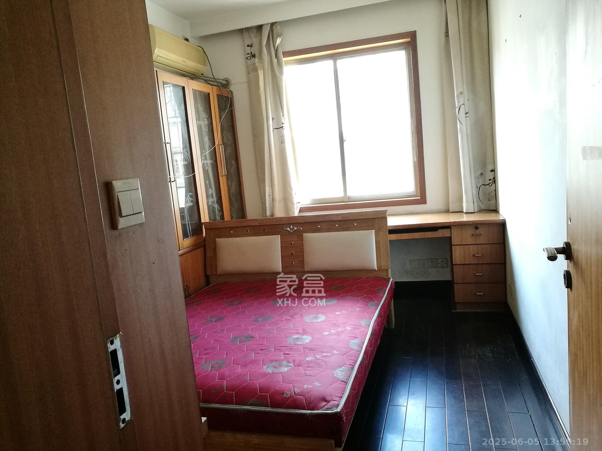 三湘小区  4室2厅2卫   1800.00元/月室内图