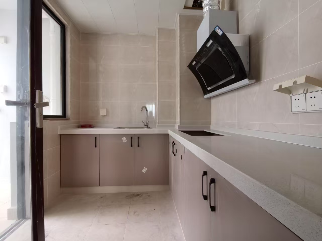 龙昆雅苑(中交·龙昆雅苑) 3室2厅1卫 2500.0元/月 龙昆雅苑(中交·龙昆雅苑) 3室2厅1卫 2500.0元/月室内图