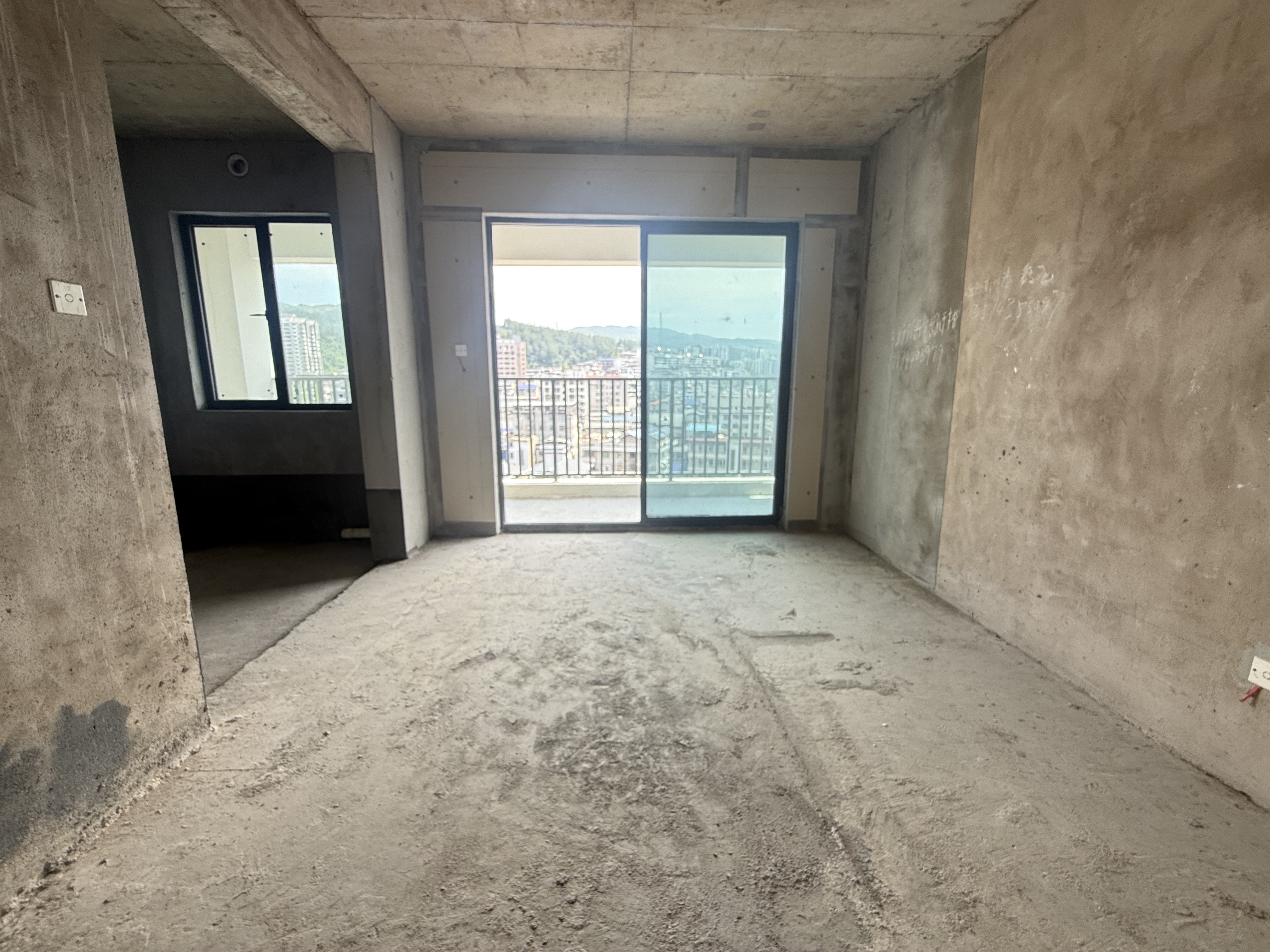 福天君庭 5室2厅3卫 142.0万 福天君庭 5室2厅3卫 142.0万客厅