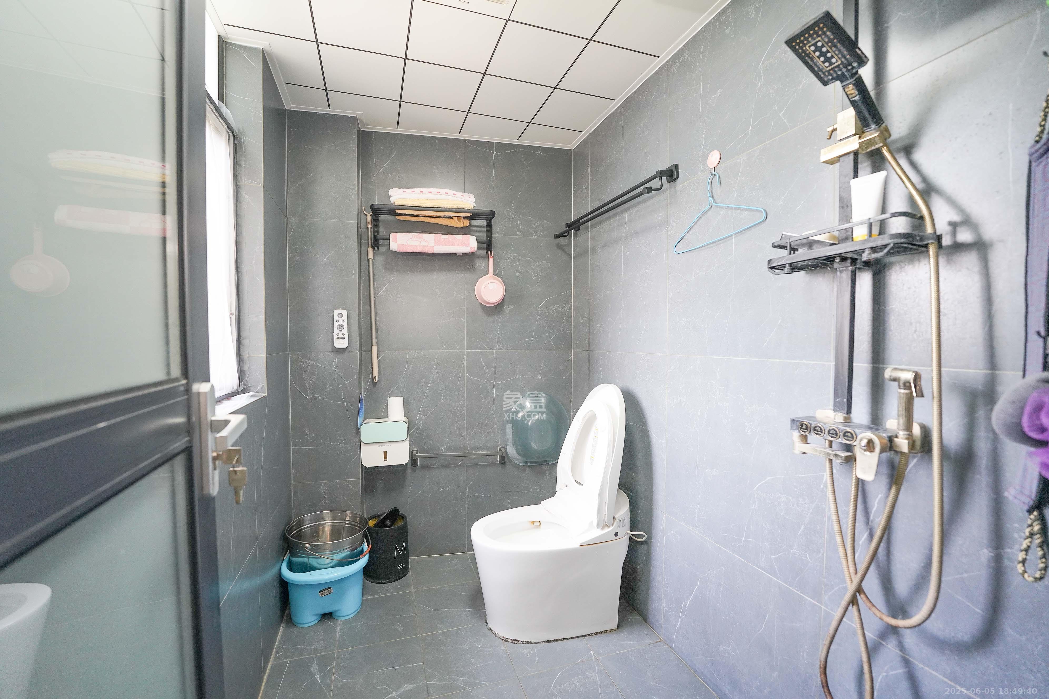 五矿万境蓝山 3室2厅2卫 182.0万 五矿万境蓝山 3室2厅2卫 182.0万卫生间