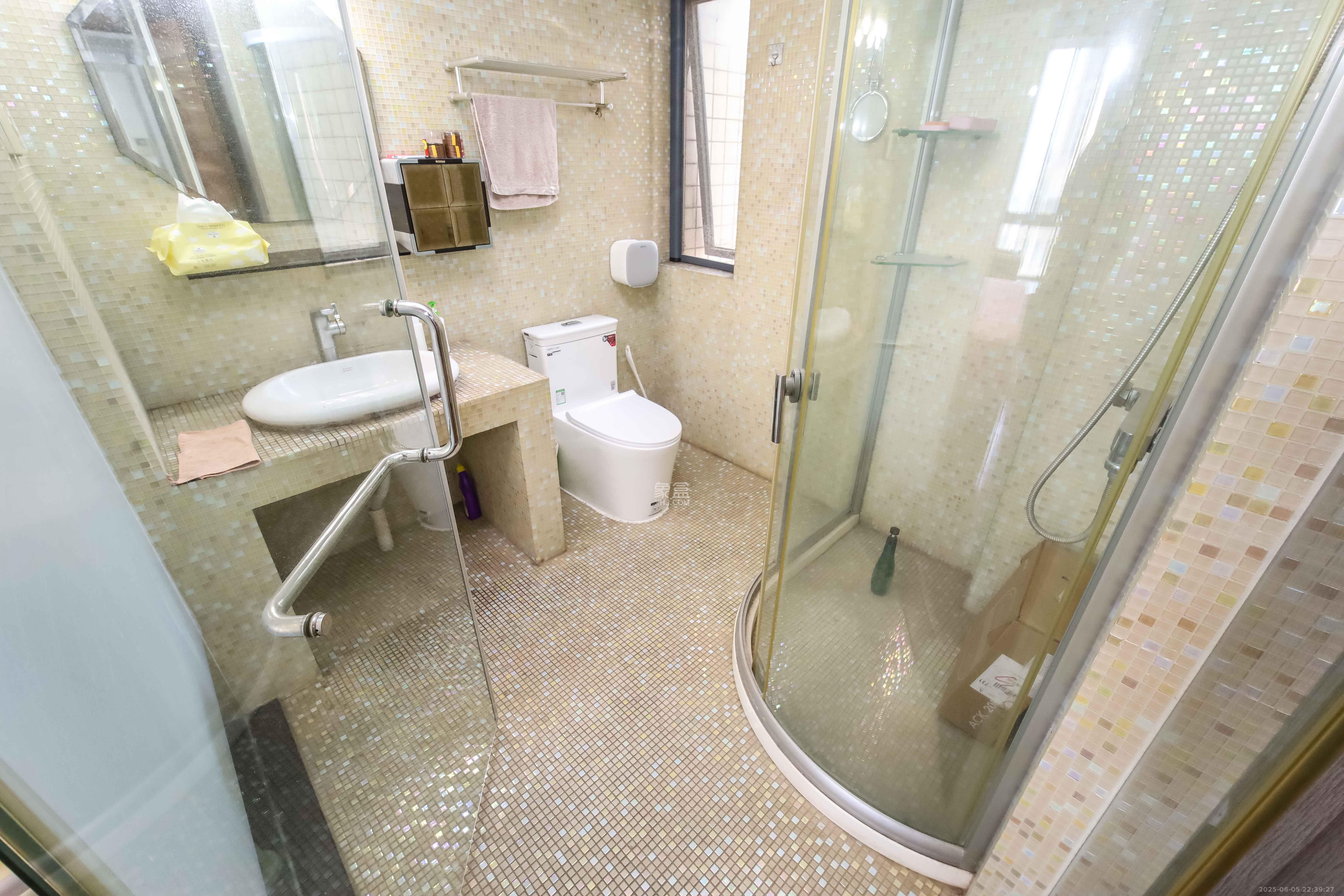 运通尊苑  3室2厅2卫    159.6万 运通尊苑  3室2厅2卫    159.6万卫生间