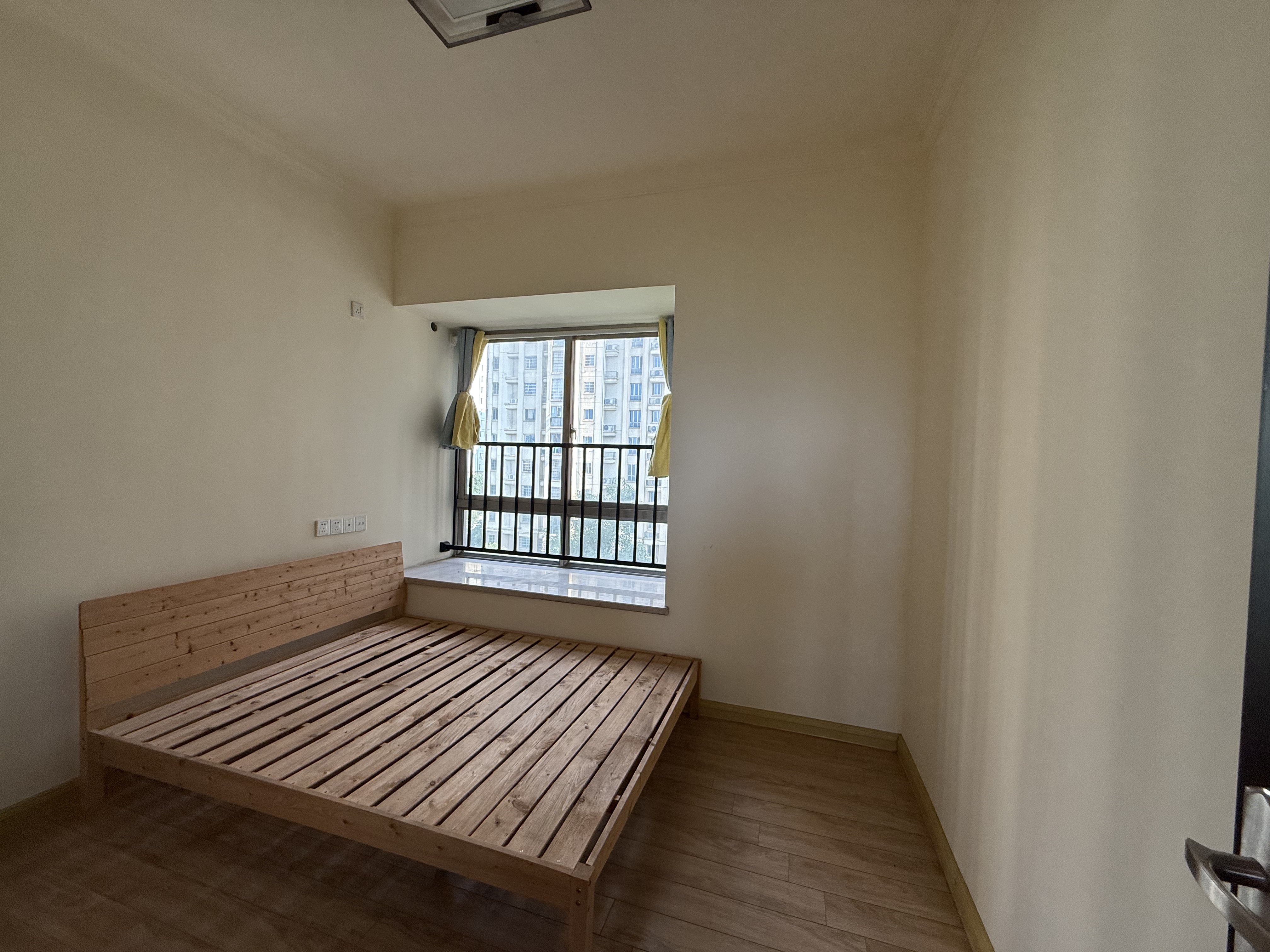 碧桂园 4室2厅2卫 2000.0元/月 碧桂园 4室2厅2卫 2000.0元/月室内图