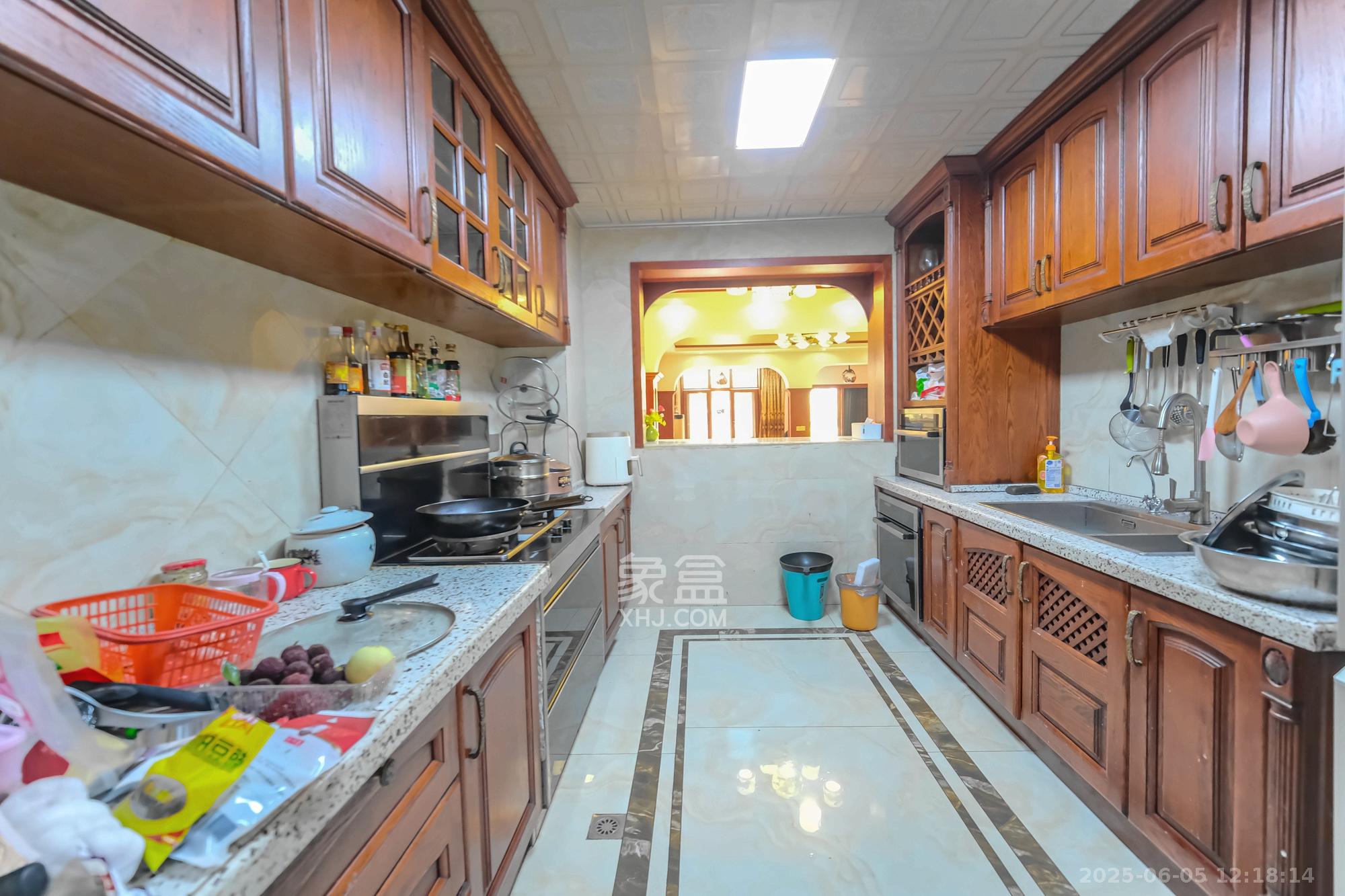 山水湾  5室3厅3卫    420.0万 山水湾  5室3厅3卫    420.0万厨房