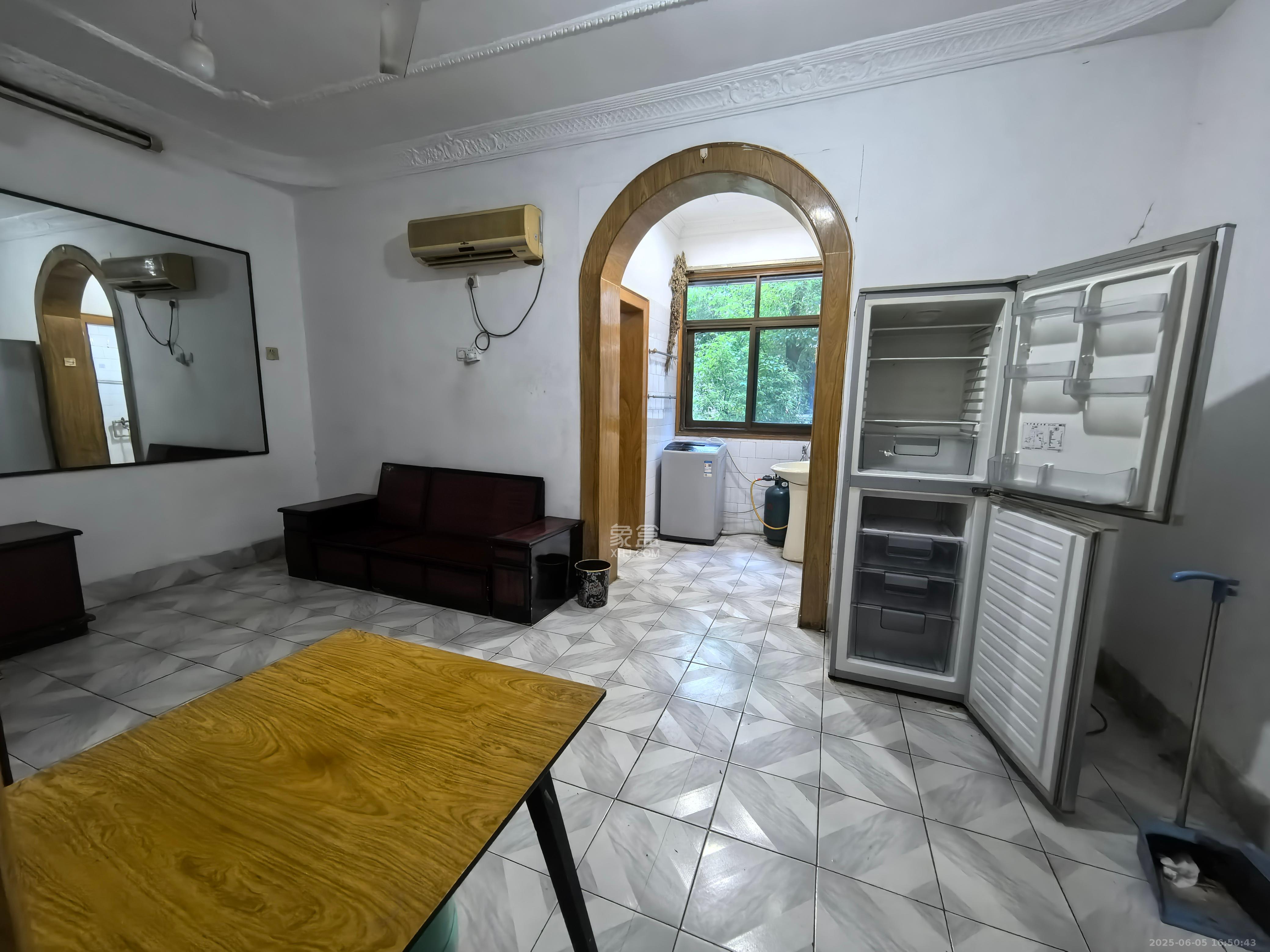 长重机械厂宿舍 2室2厅1卫 1300.0元/月 长重机械厂宿舍 2室2厅1卫 1300.0元/月室内图