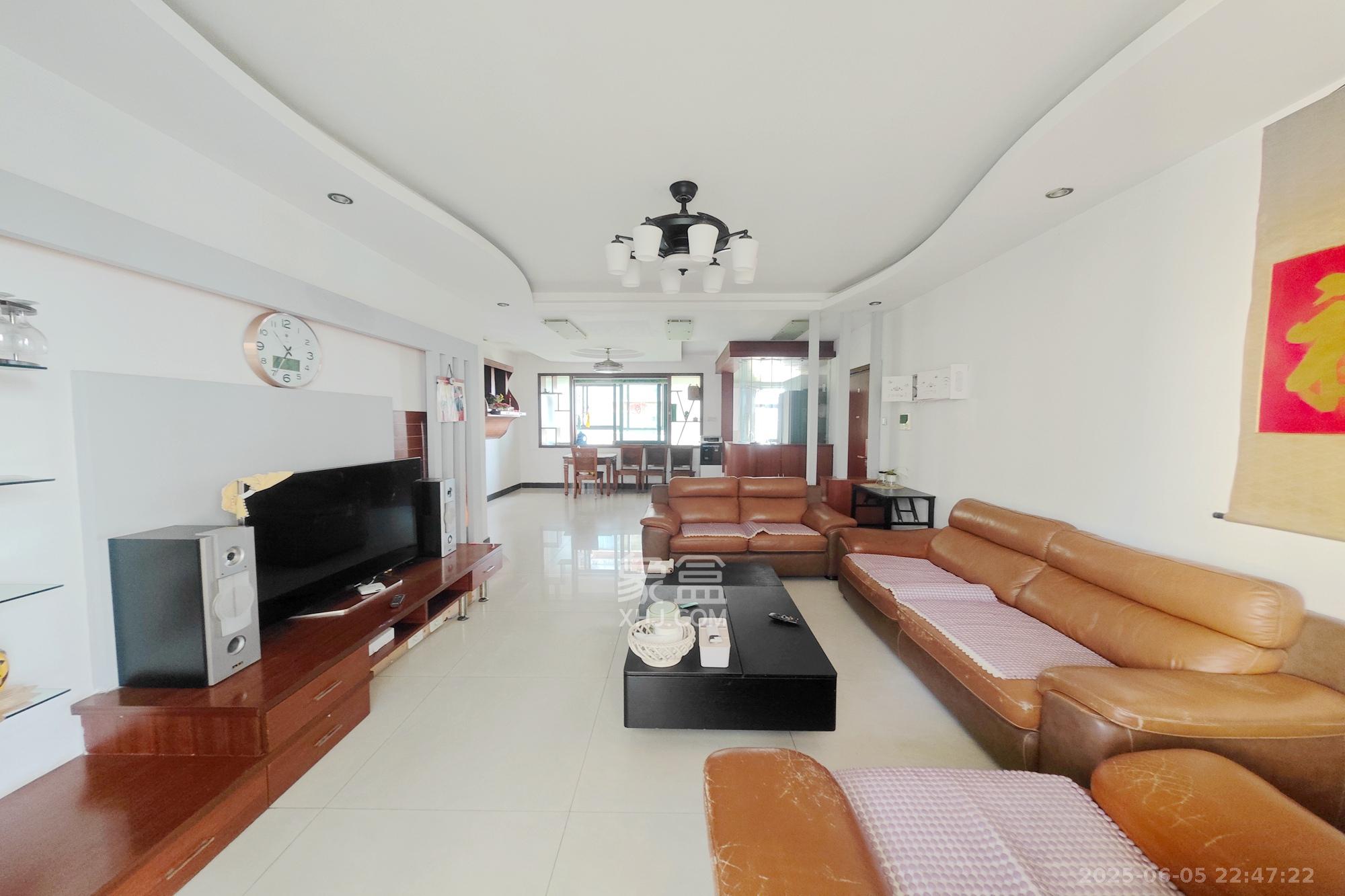 亚华香舍花都 3室2厅2卫 118.0万 亚华香舍花都 3室2厅2卫 118.0万客厅