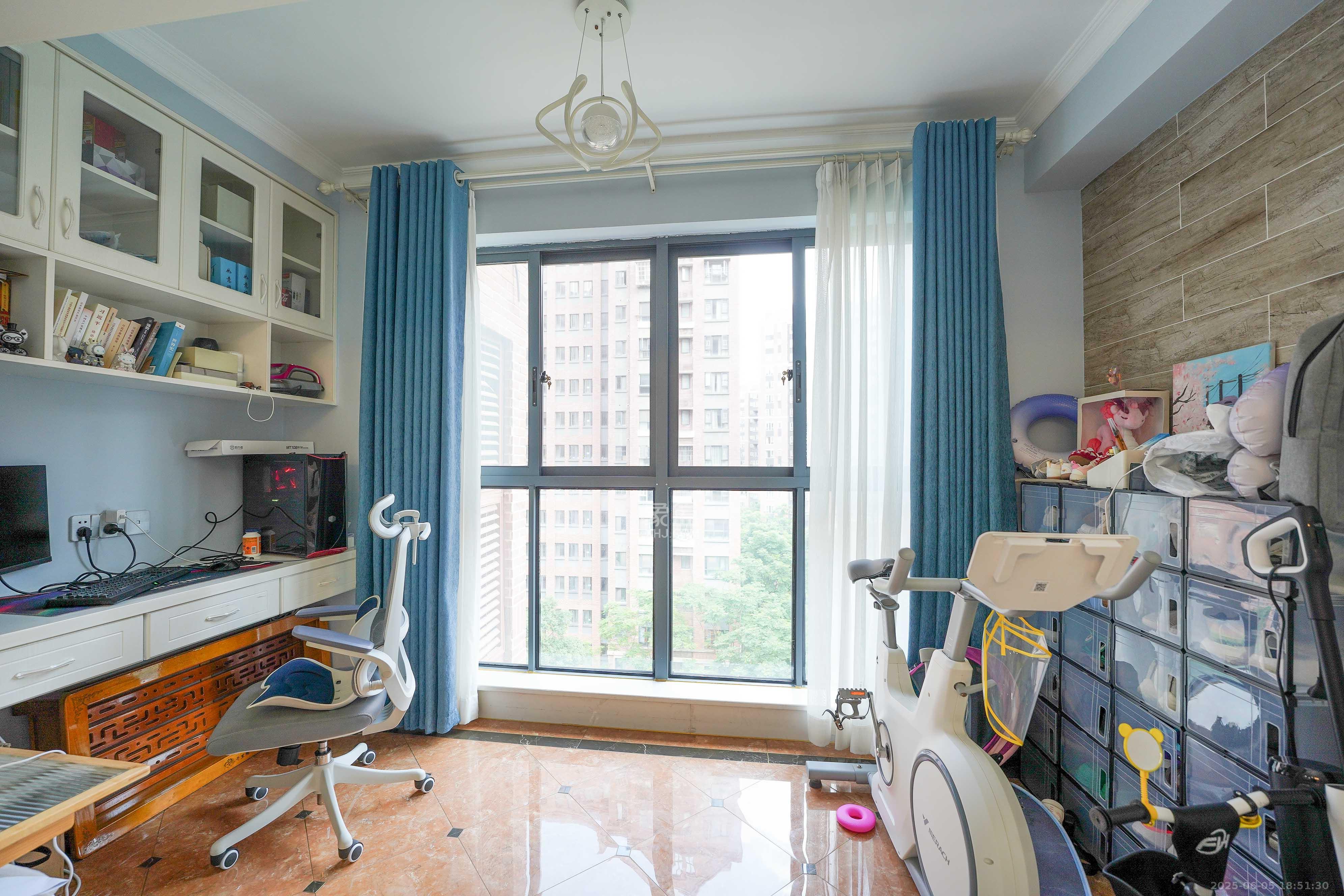 哈佛小镇(五矿哈佛小镇) 4室2厅2卫 93.0万 哈佛小镇(五矿哈佛小镇) 4室2厅2卫 93.0万阳台