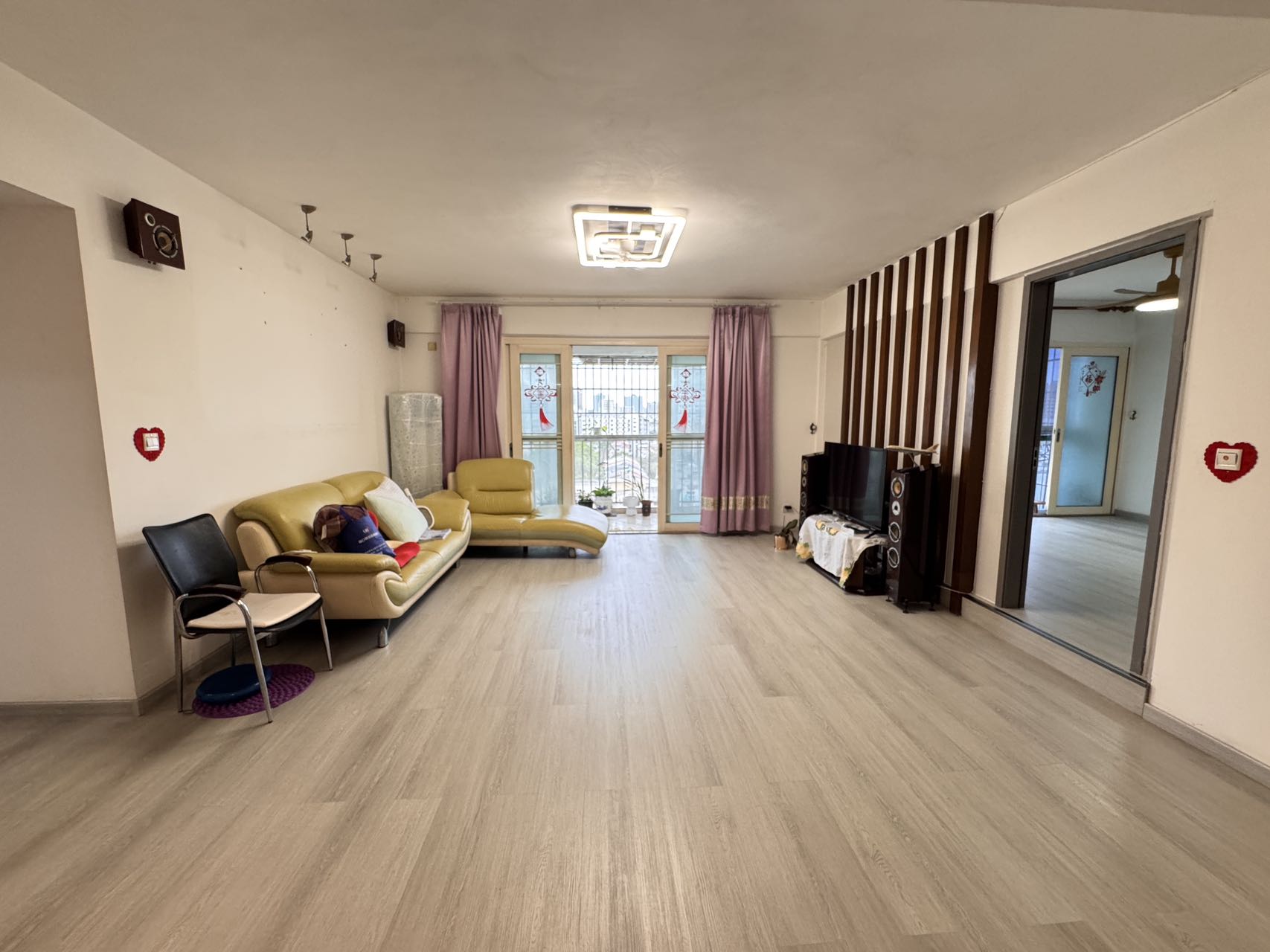 都市庭苑  3室2厅2卫    3300.0元/月 都市庭苑  3室2厅2卫    3300.0元/月