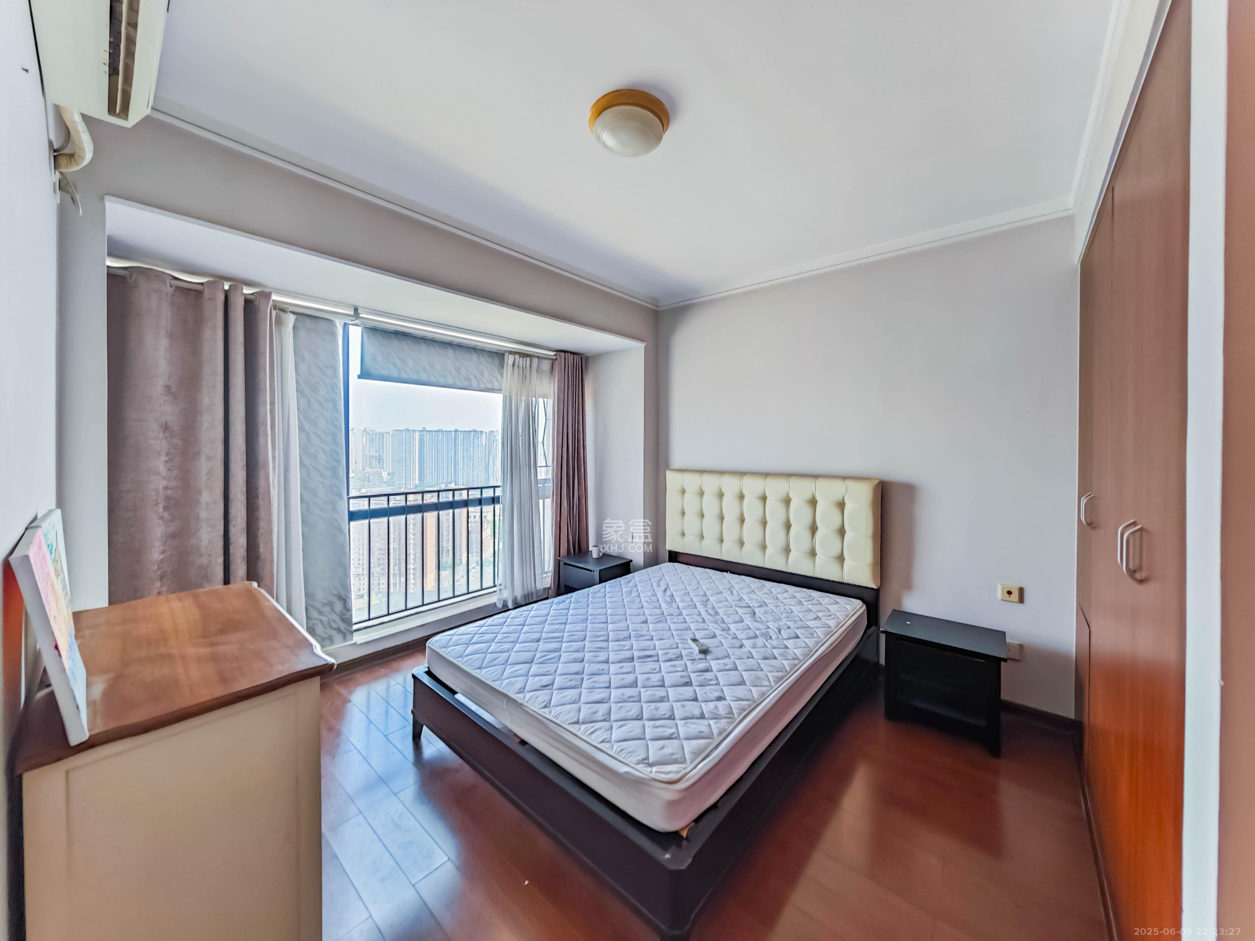 万科金域华府二期  3室2厅1卫    95.0万卧室