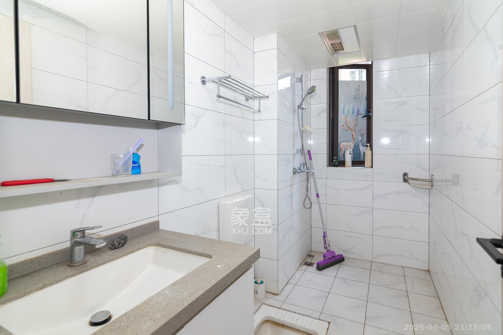 春晖花园  3室2厅2卫    103.0万 春晖花园  3室2厅2卫    103.0万卫生间