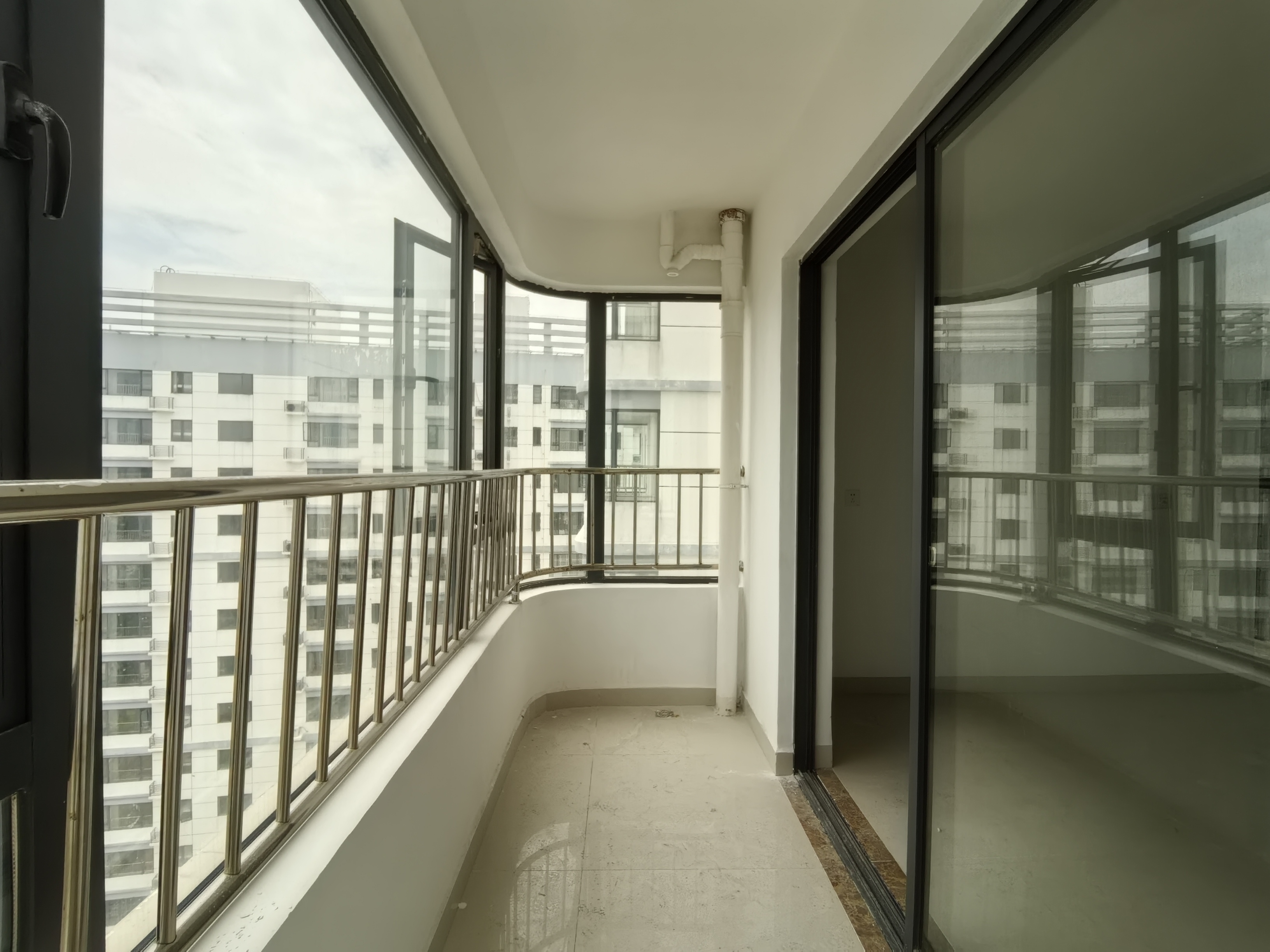 龙城新景  3室2厅2卫   2800.00元/月室内图