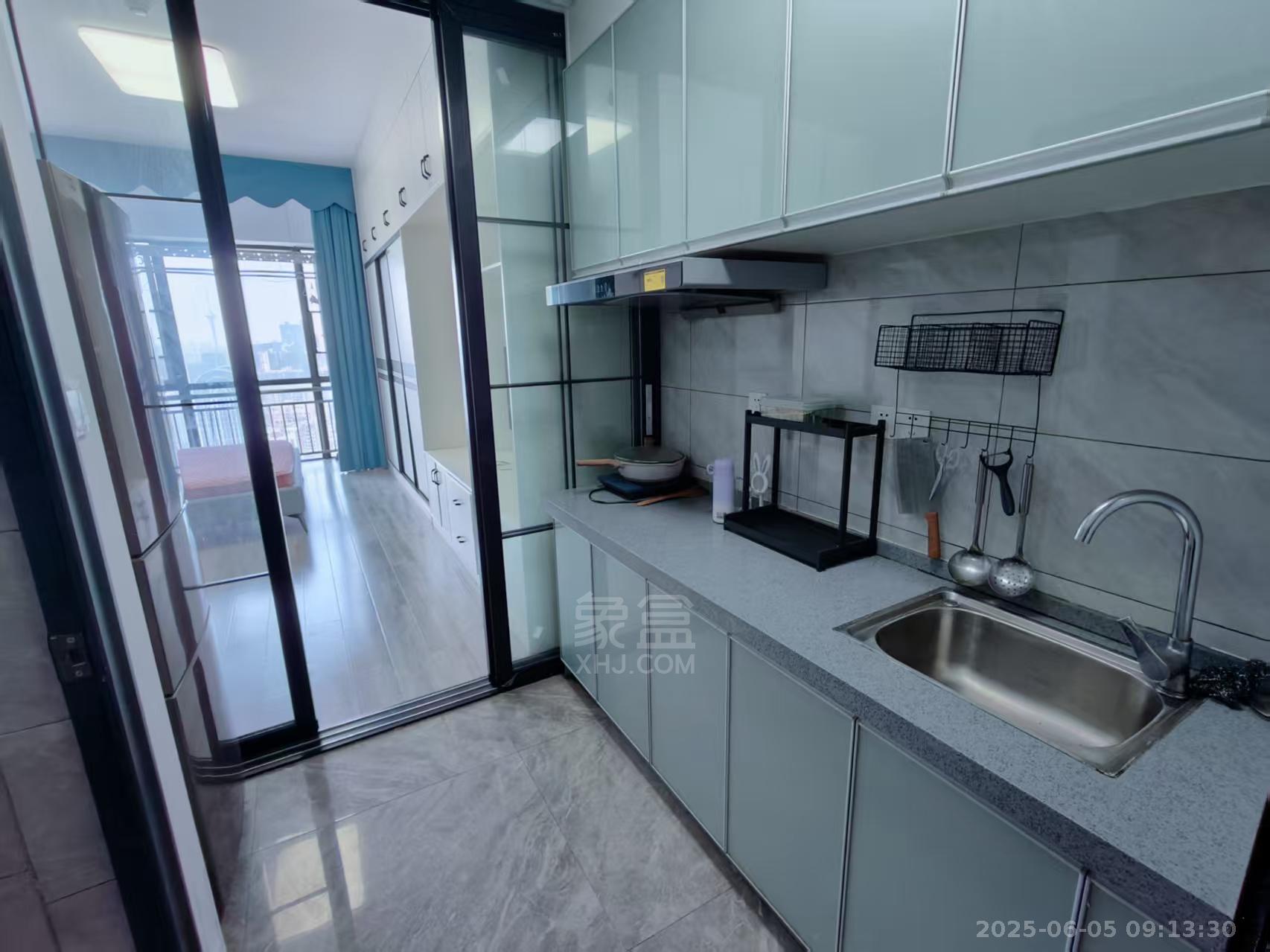 朗廷览江 1室0厅0卫 1600.0元/月 朗廷览江 1室0厅0卫 1600.0元/月室内图