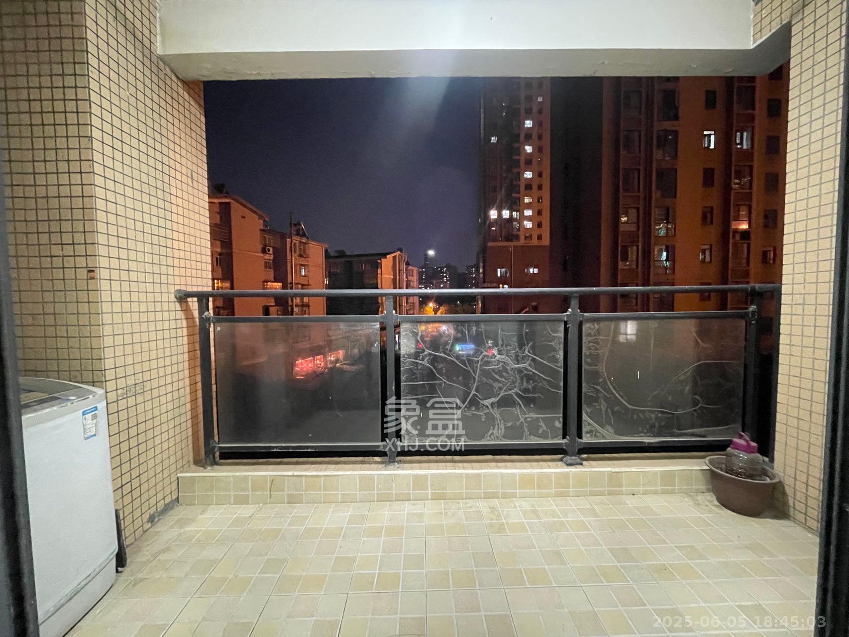 剑桥名门  2室2厅1卫   2200.00元/月室内图