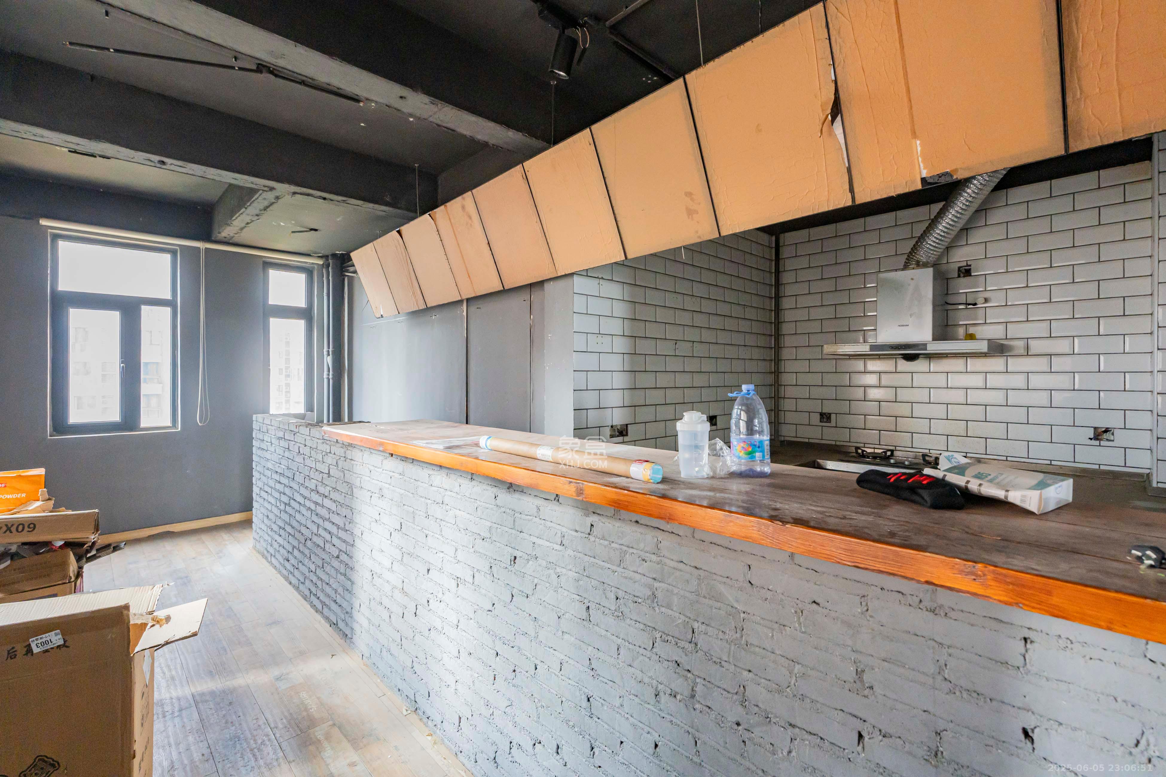 藏珑湖上国际花园 5室3厅3卫 420.0万 藏珑湖上国际花园 5室3厅3卫 420.0万厨房