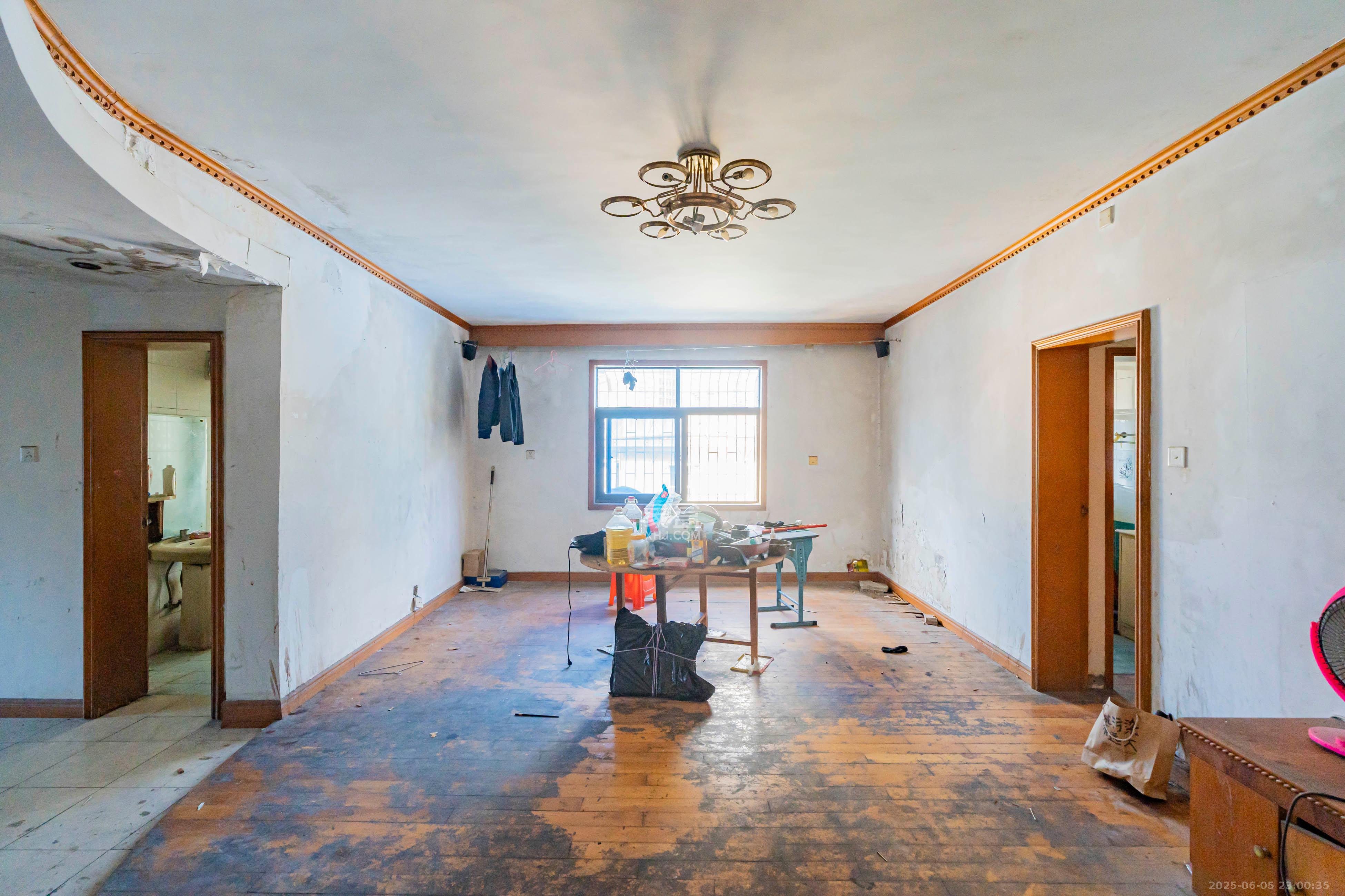 上麻园岭散盘 5室2厅1卫 75.0万 上麻园岭散盘 5室2厅1卫 75.0万客厅