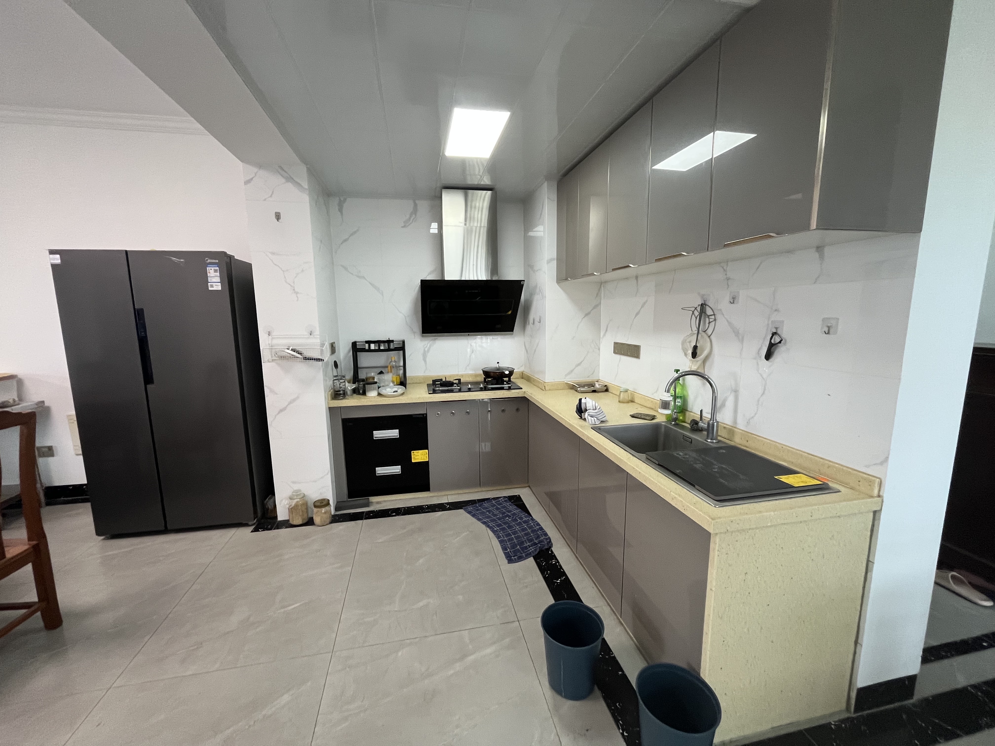 五源河公寓C区 3室2厅2卫 2500.0元/月 五源河公寓C区 3室2厅2卫 2500.0元/月室内图