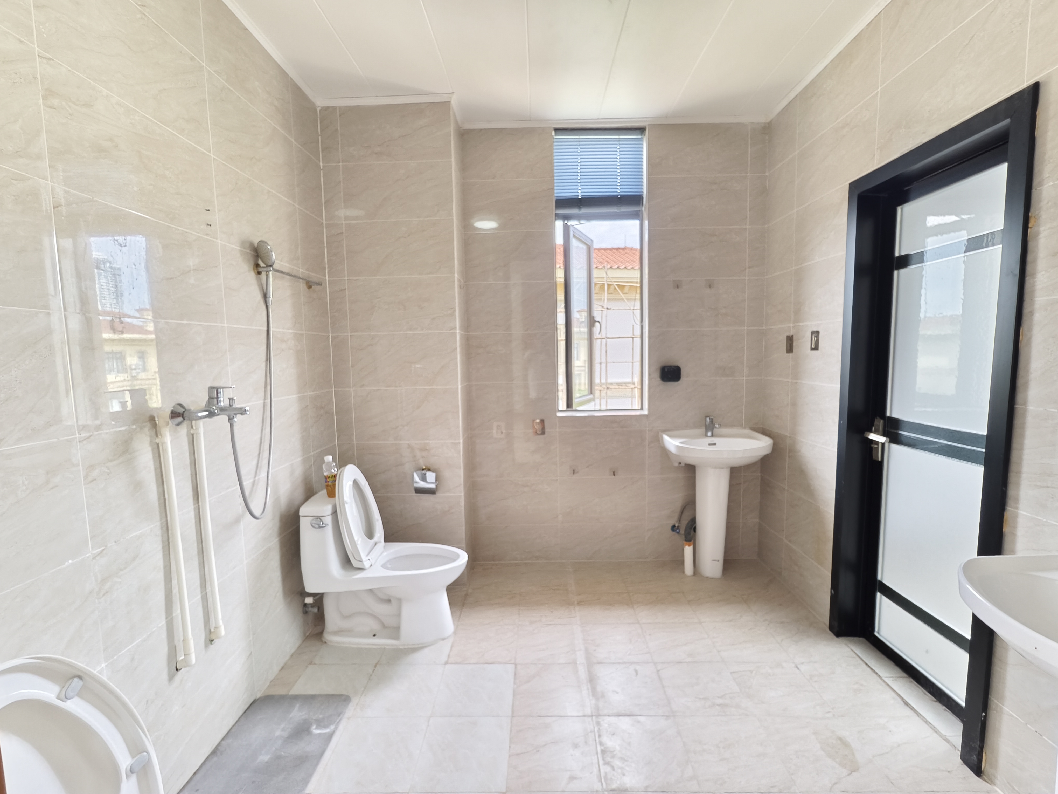 恒大美丽沙悦澜府 5室2厅2卫 19000.0元/月 恒大美丽沙悦澜府 5室2厅2卫 19000.0元/月室内图