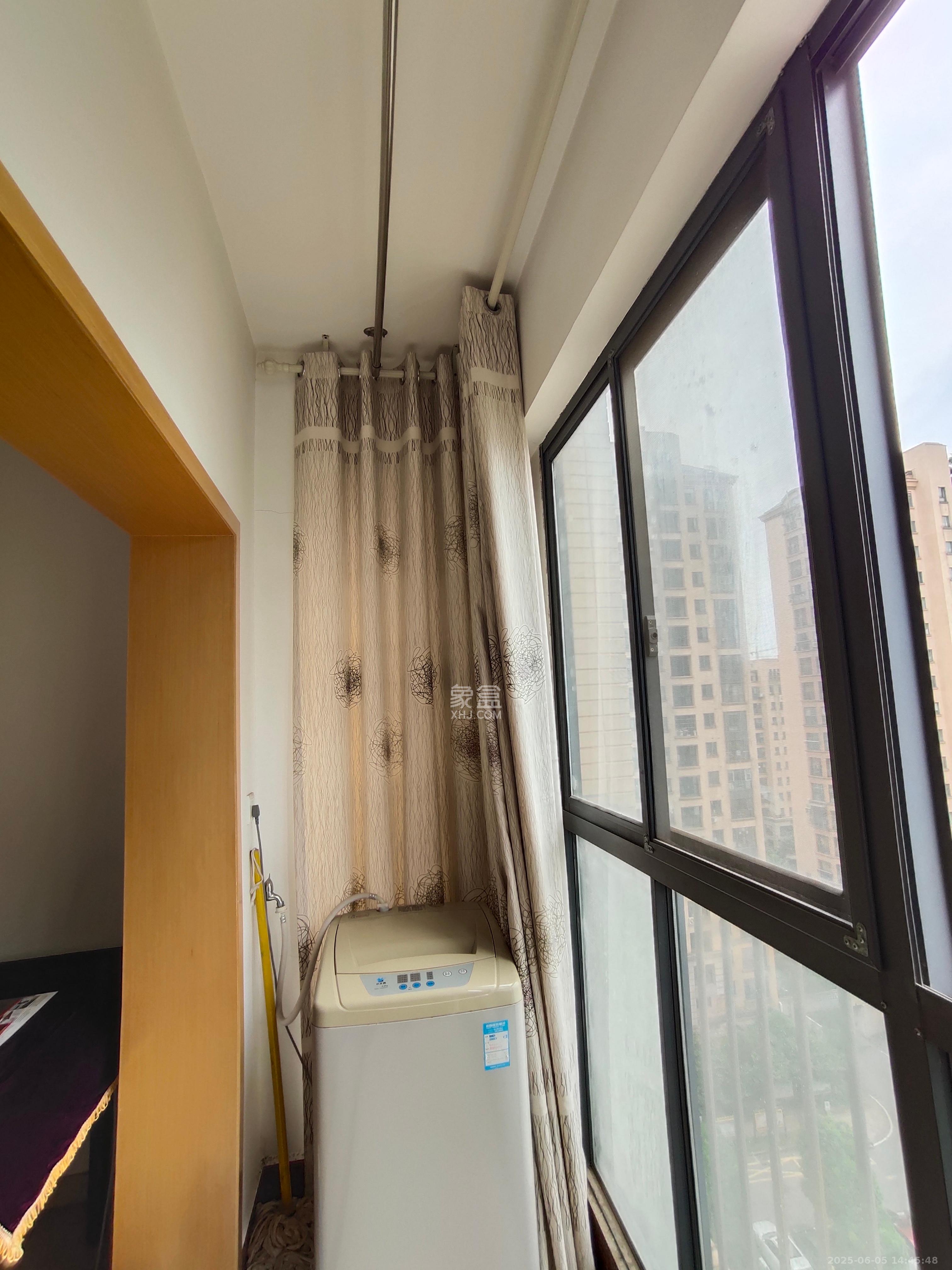 中城丽景香山园  2室1厅1卫   2200.00元/月室内图