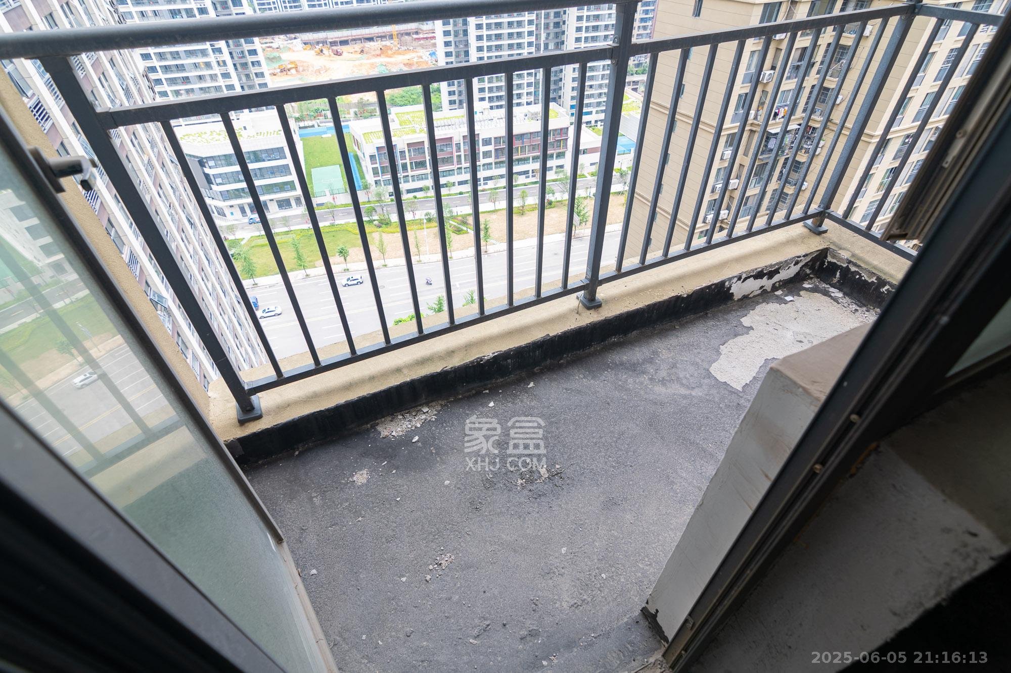 澳海澜庭 3室2厅2卫 85.0万 澳海澜庭 3室2厅2卫 85.0万阳台