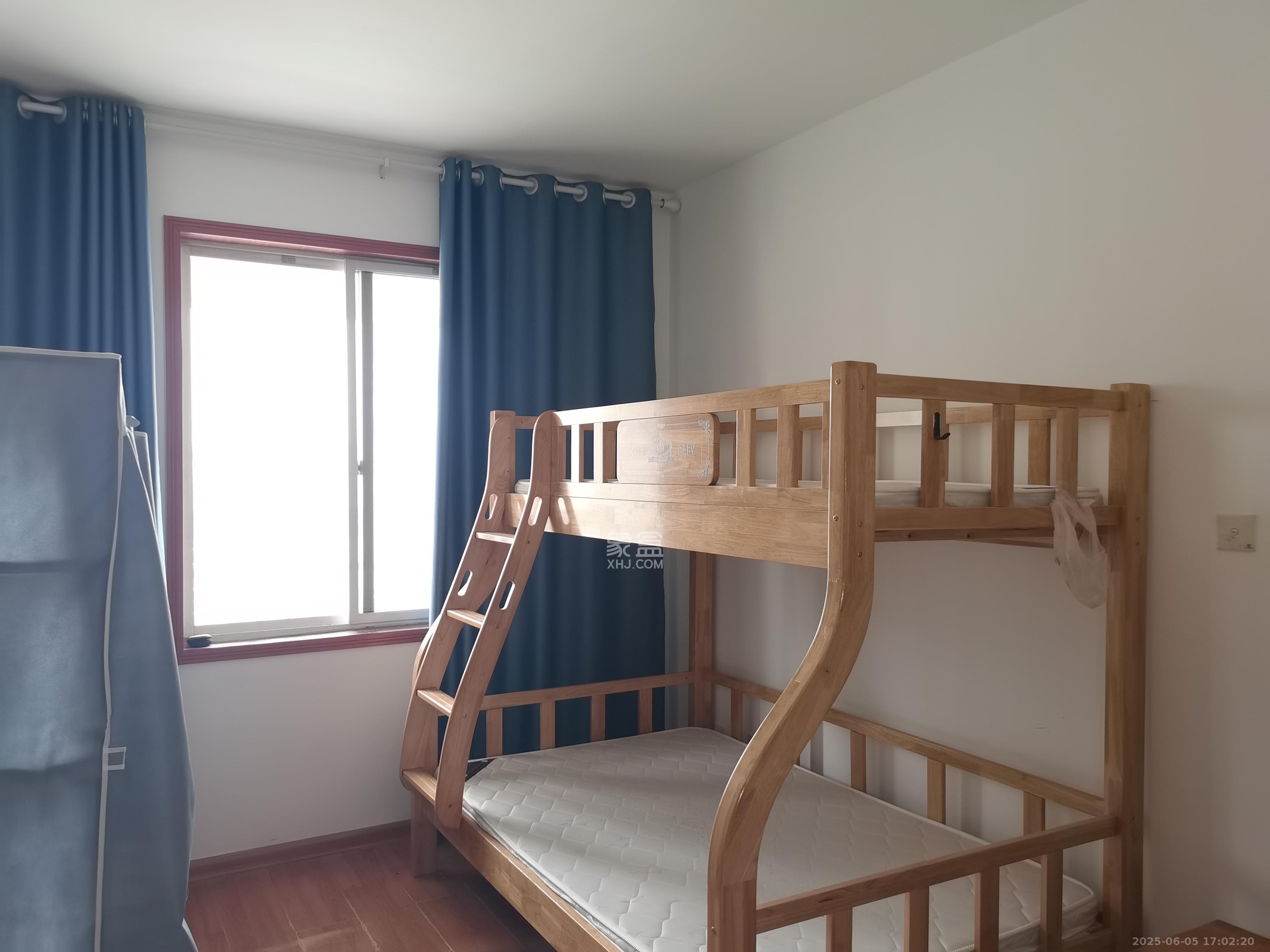 嘉盛华庭（一期、二期、三期）  4室2厅2卫    3400.0元/月室内图