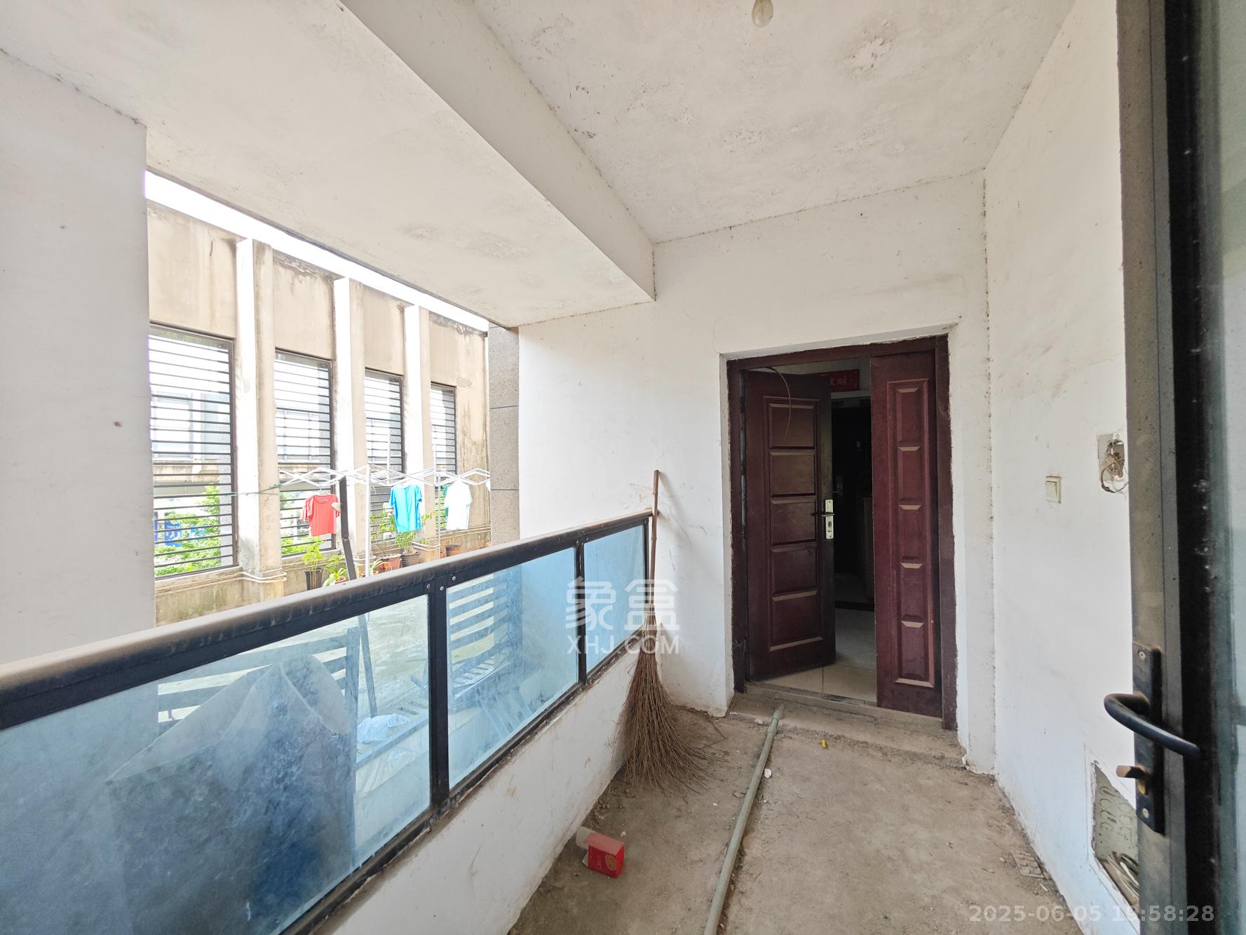 长房半岛蓝湾(观山月)  3室2厅2卫    82.0万 长房半岛蓝湾(观山月)  3室2厅2卫    82.0万其他