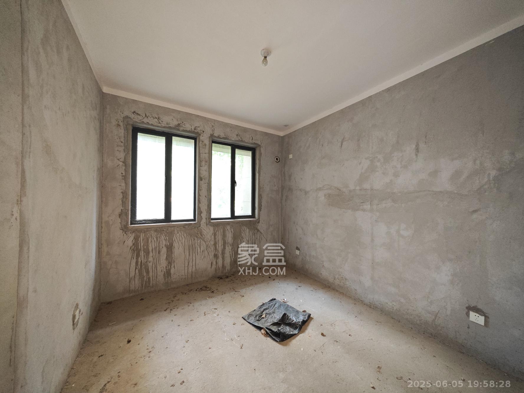 长房半岛蓝湾(观山月)  3室2厅2卫    82.0万 长房半岛蓝湾(观山月)  3室2厅2卫    82.0万卧室