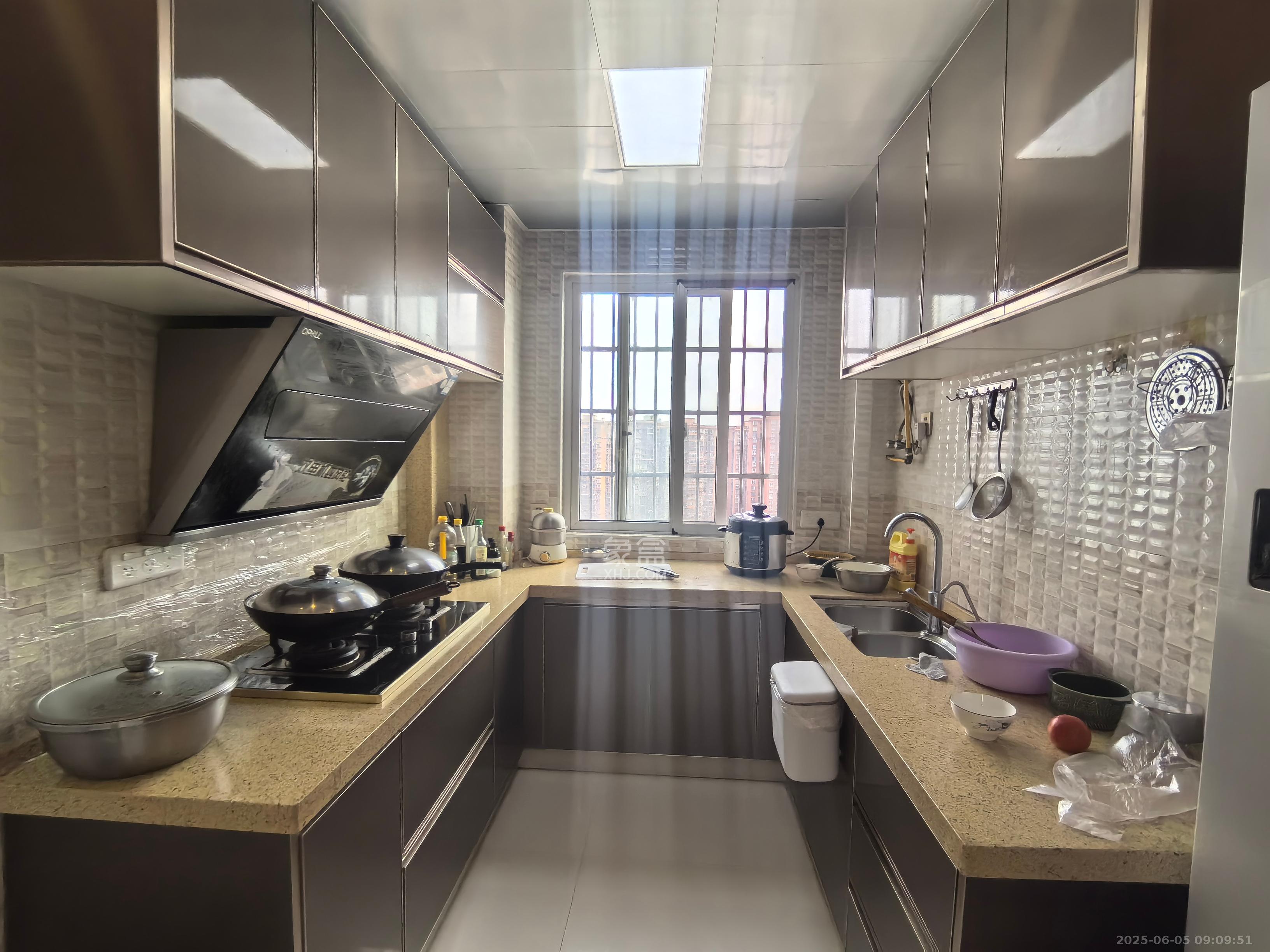 鑫天格林香山 3室2厅2卫 1500.0元/月 鑫天格林香山 3室2厅2卫 1500.0元/月室内图