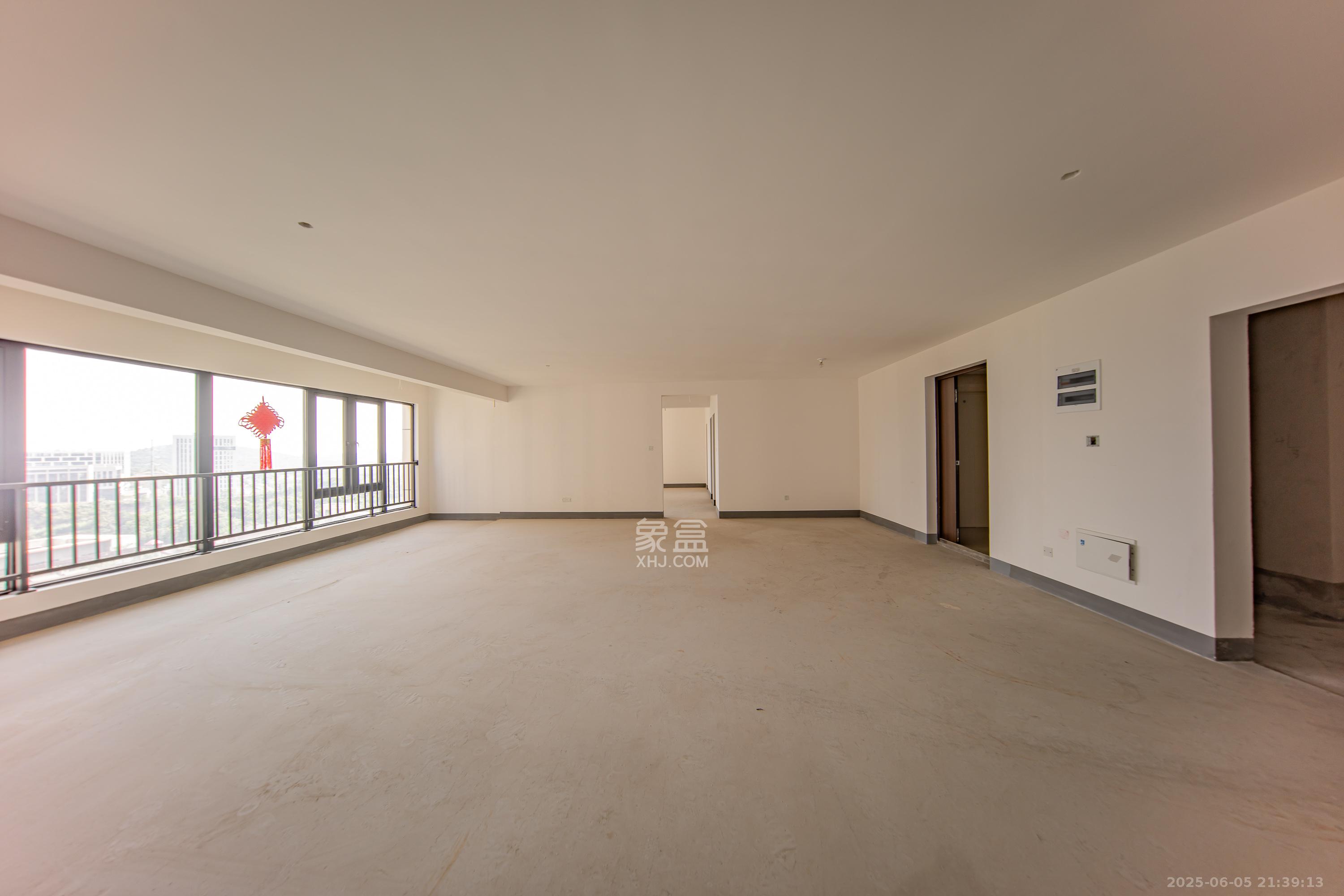 建投象山国际 5室2厅3卫 237.0万 建投象山国际 5室2厅3卫 237.0万客厅