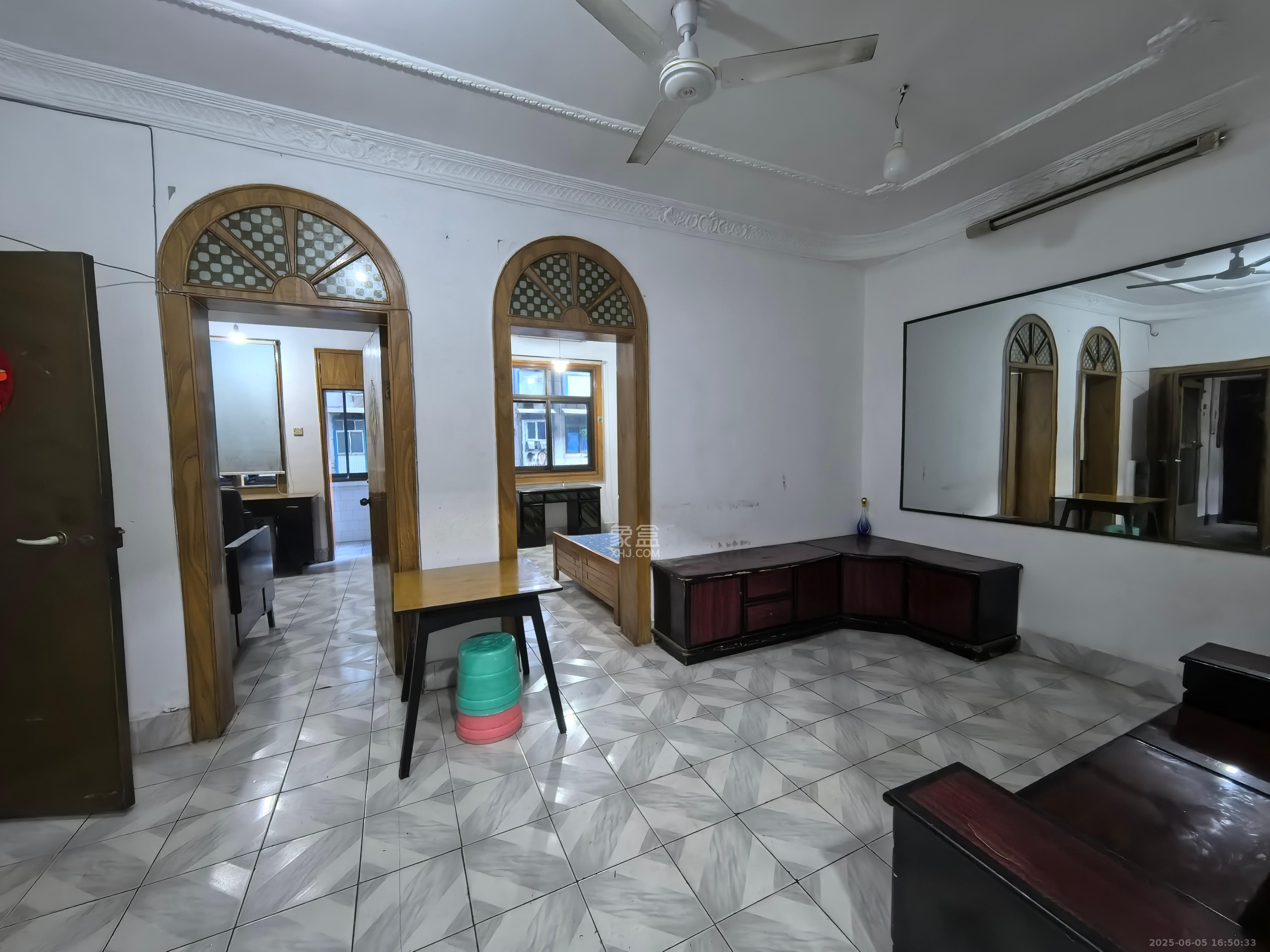 长重机械厂宿舍 2室2厅1卫 1300.0元/月 长重机械厂宿舍 2室2厅1卫 1300.0元/月室内图