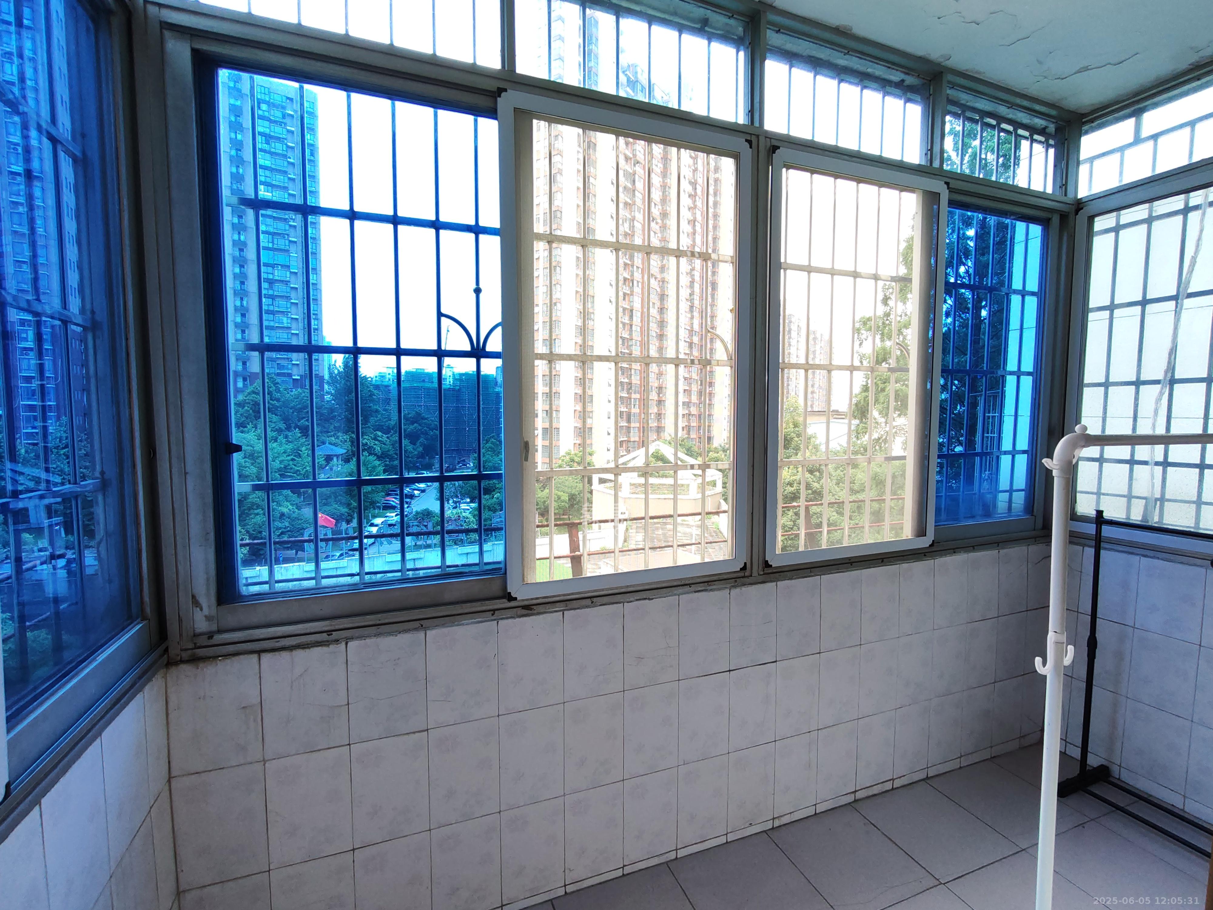 轻苑小区 3室1厅1卫 1900.0元/月 轻苑小区 3室1厅1卫 1900.0元/月室内图