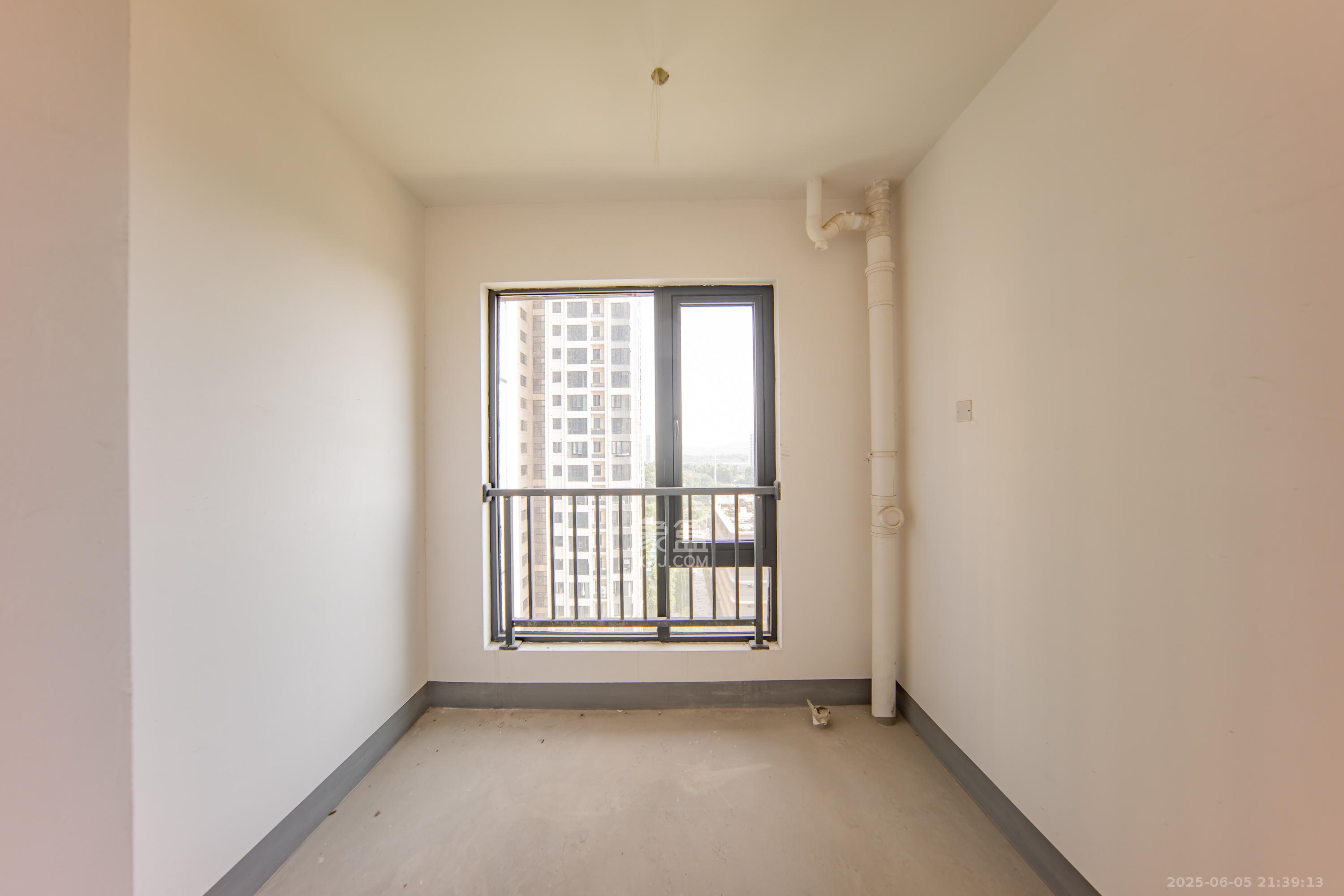 建投象山国际 5室2厅3卫 237.0万 建投象山国际 5室2厅3卫 237.0万阳台