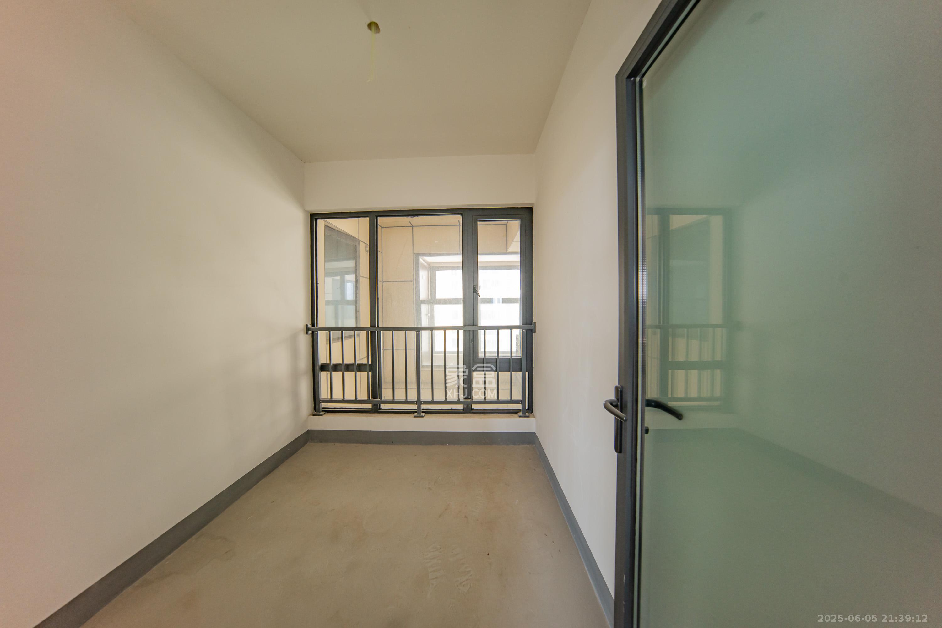 建投象山国际 5室2厅3卫 237.0万 建投象山国际 5室2厅3卫 237.0万卧室