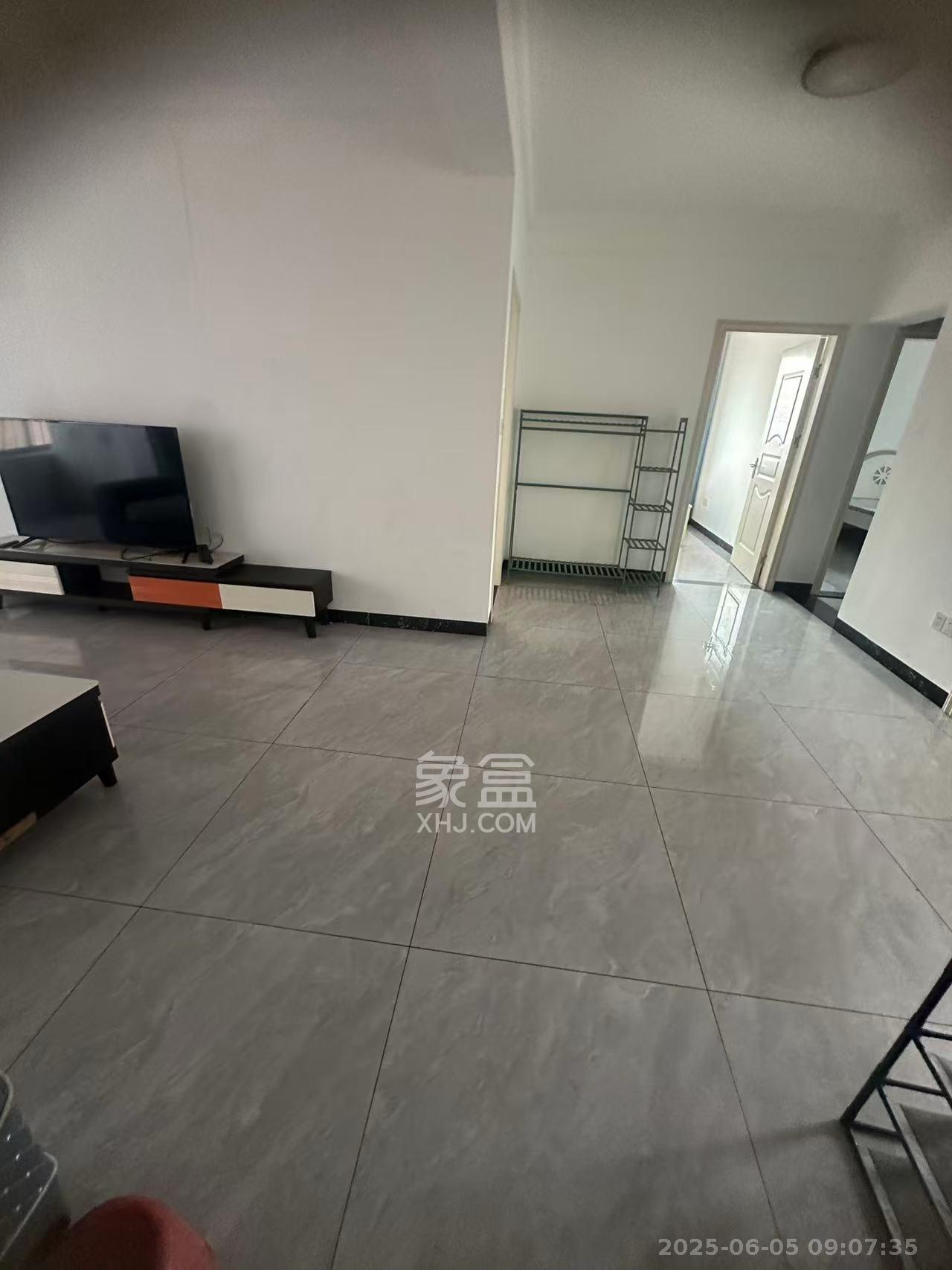 辉宏橄榄城  3室2厅2卫    2500.0元/月 辉宏橄榄城  3室2厅2卫    2500.0元/月室内图