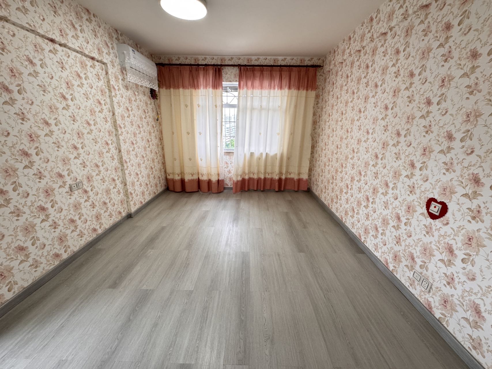 都市庭苑  3室2厅2卫    3300.0元/月 都市庭苑  3室2厅2卫    3300.0元/月室内图