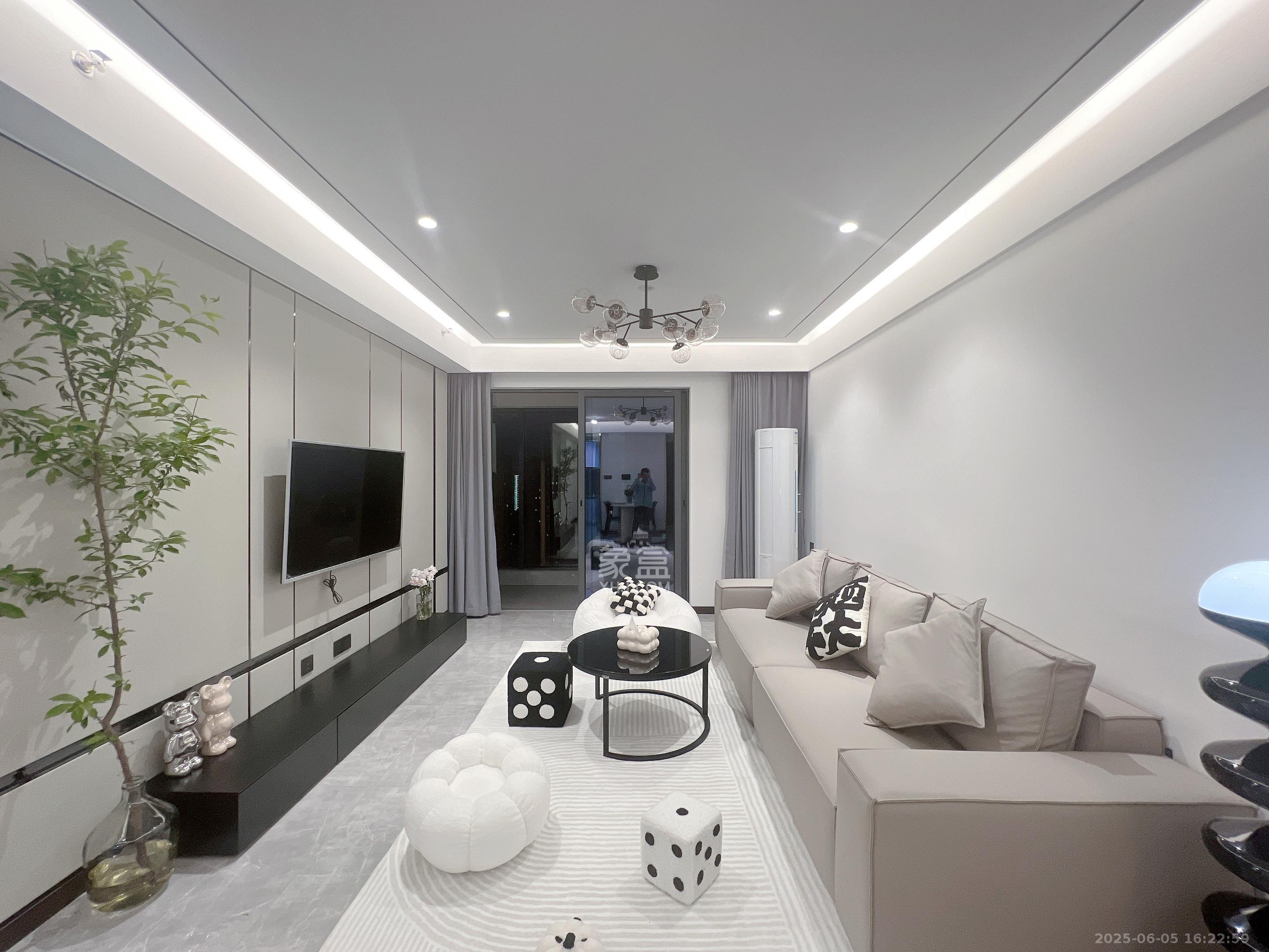 卓越中寰  3室2厅2卫    5000.0元/月 卓越中寰  3室2厅2卫    5000.0元/月室内图