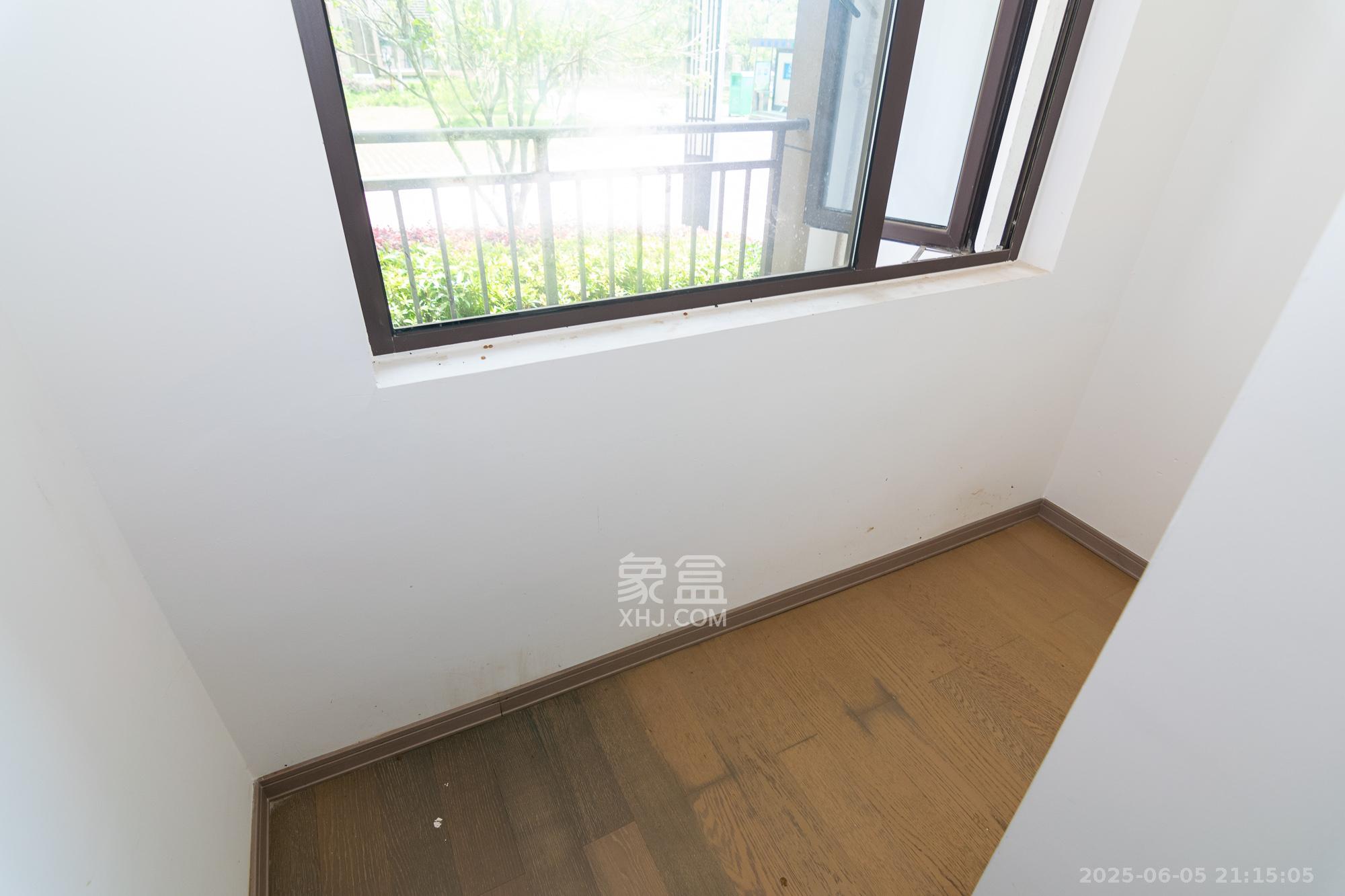 春晖花园  3室2厅2卫    103.0万 春晖花园  3室2厅2卫    103.0万卧室