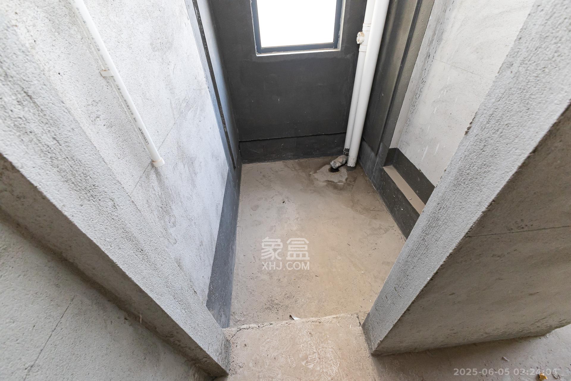 明发阅江悦府  4室2厅2卫   110.00万卫生间