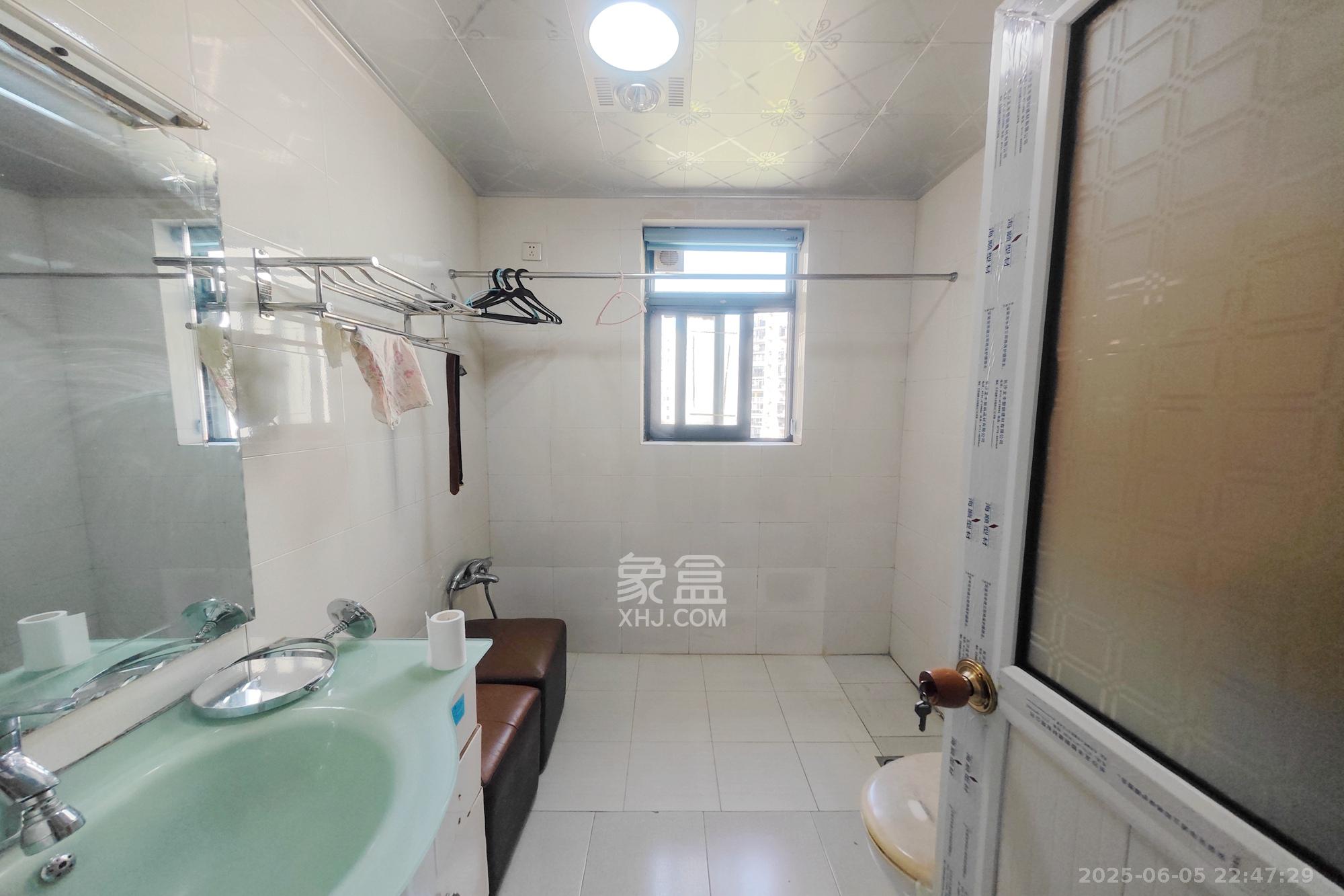 亚华香舍花都 3室2厅2卫 118.0万 亚华香舍花都 3室2厅2卫 118.0万其他