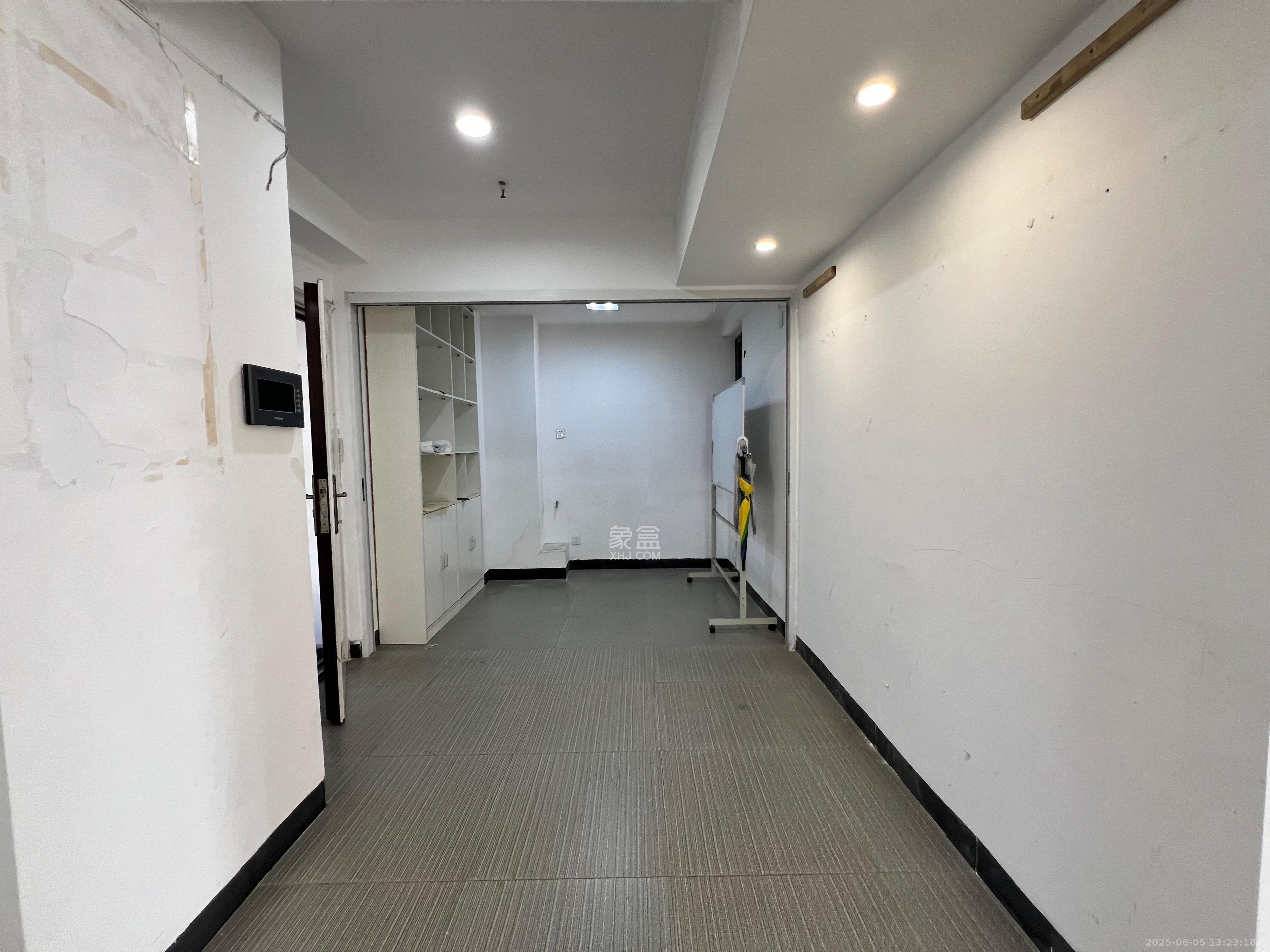 西子一间  3室1厅1卫   4000.00元/月室内图