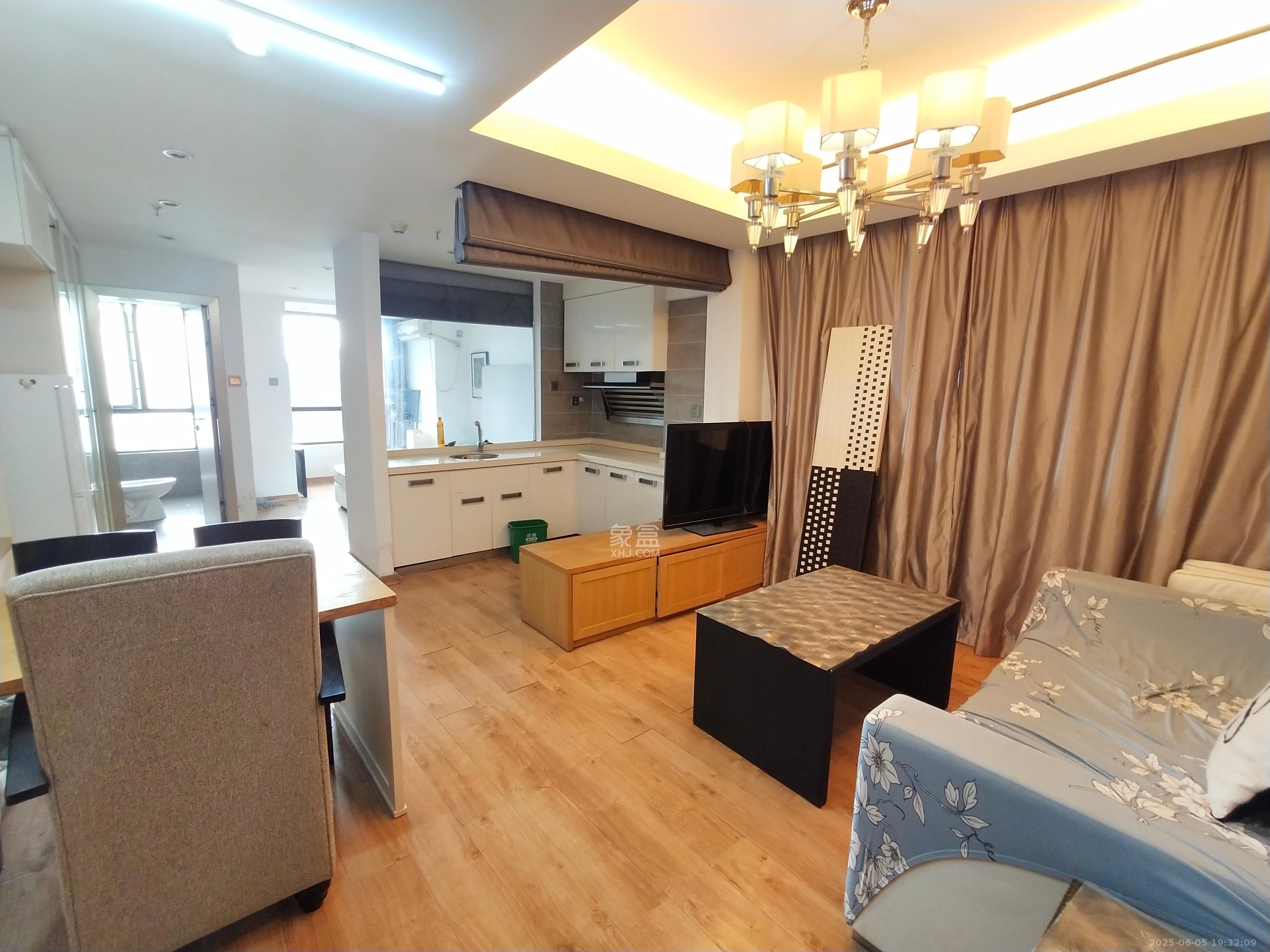 南枫时光  1室1厅1卫   1600.00元/月室内图