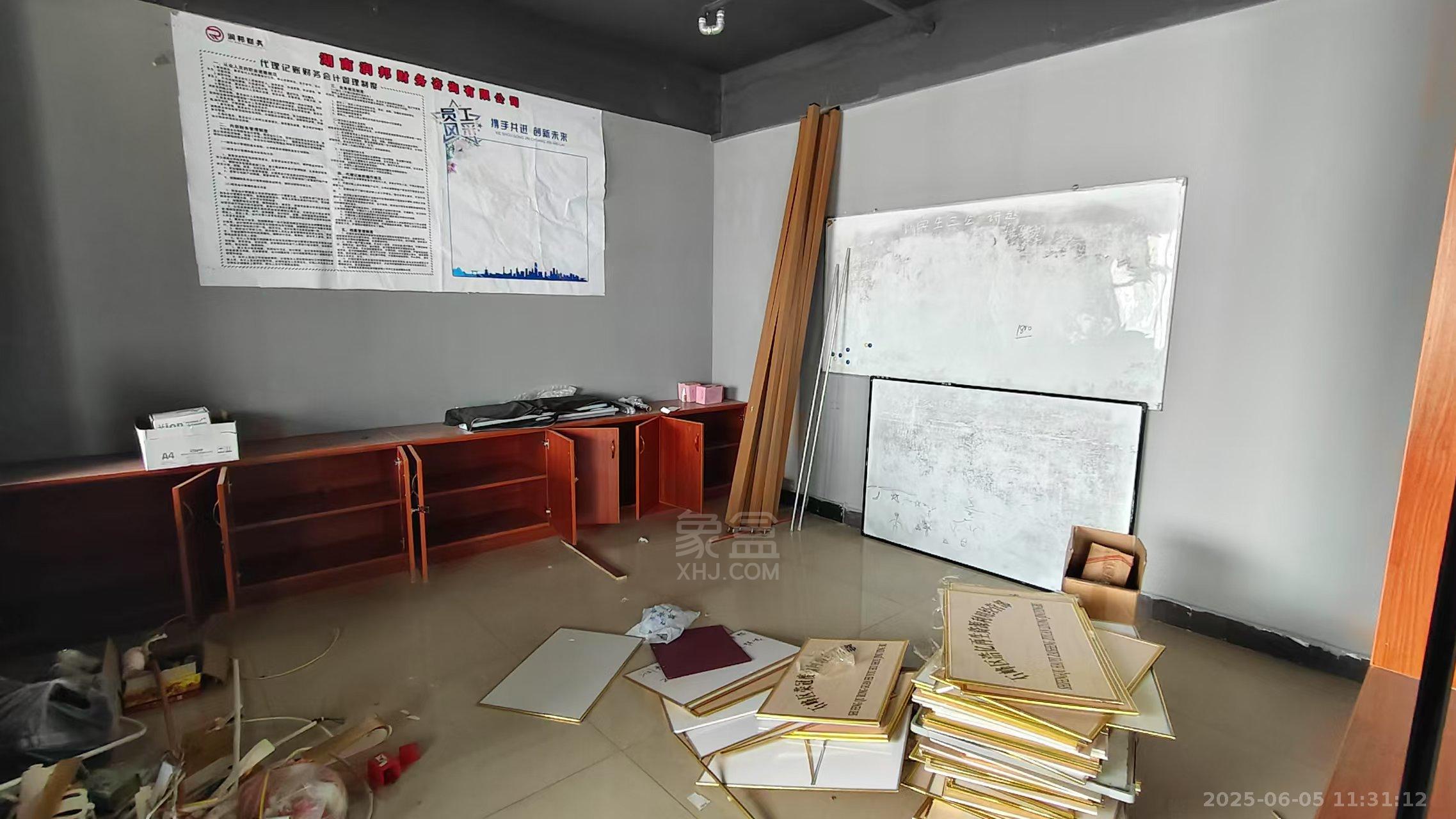 时尚新天地(平和堂) 1室0厅0卫 1300.0元/月 时尚新天地(平和堂) 1室0厅0卫 1300.0元/月室内图