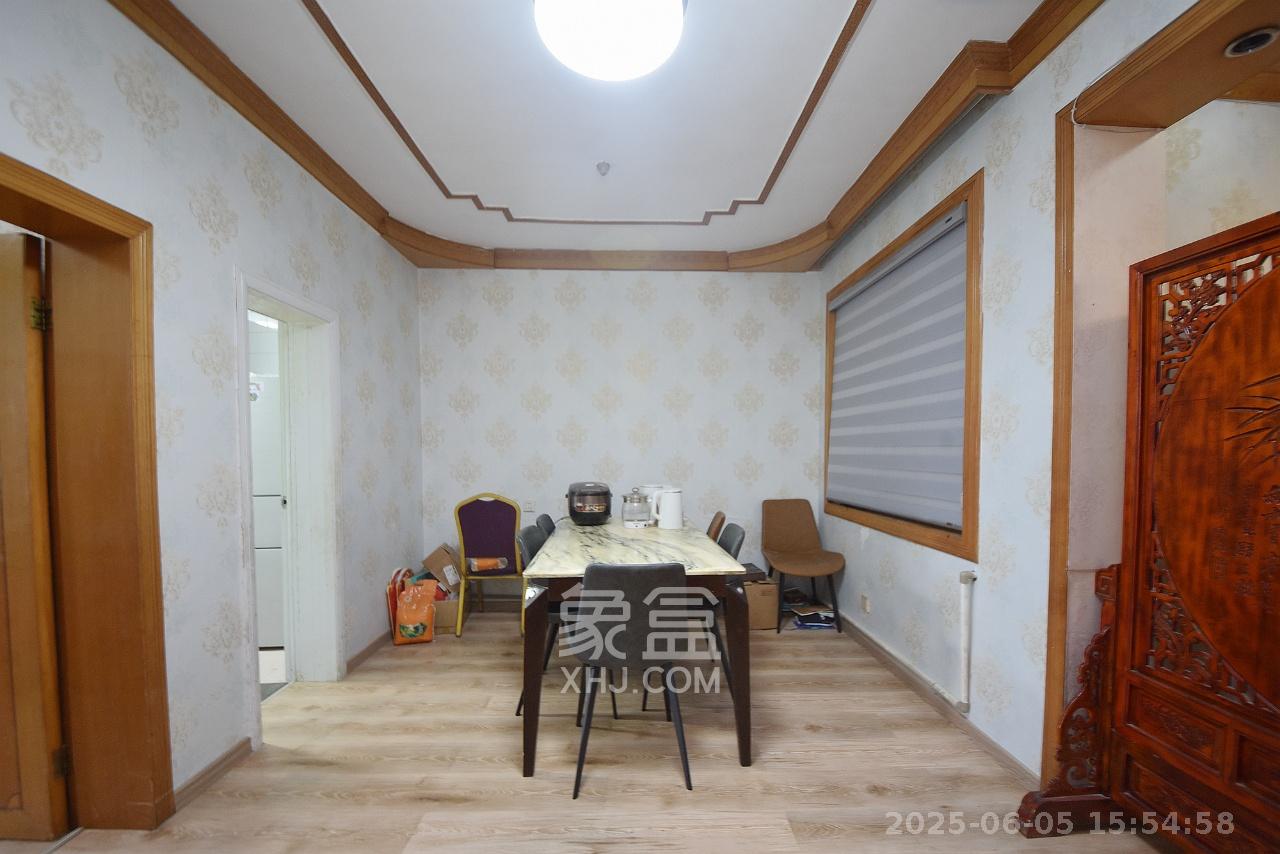 红旗雅居 3室2厅2卫 2200.0元/月 红旗雅居 3室2厅2卫 2200.0元/月室内图