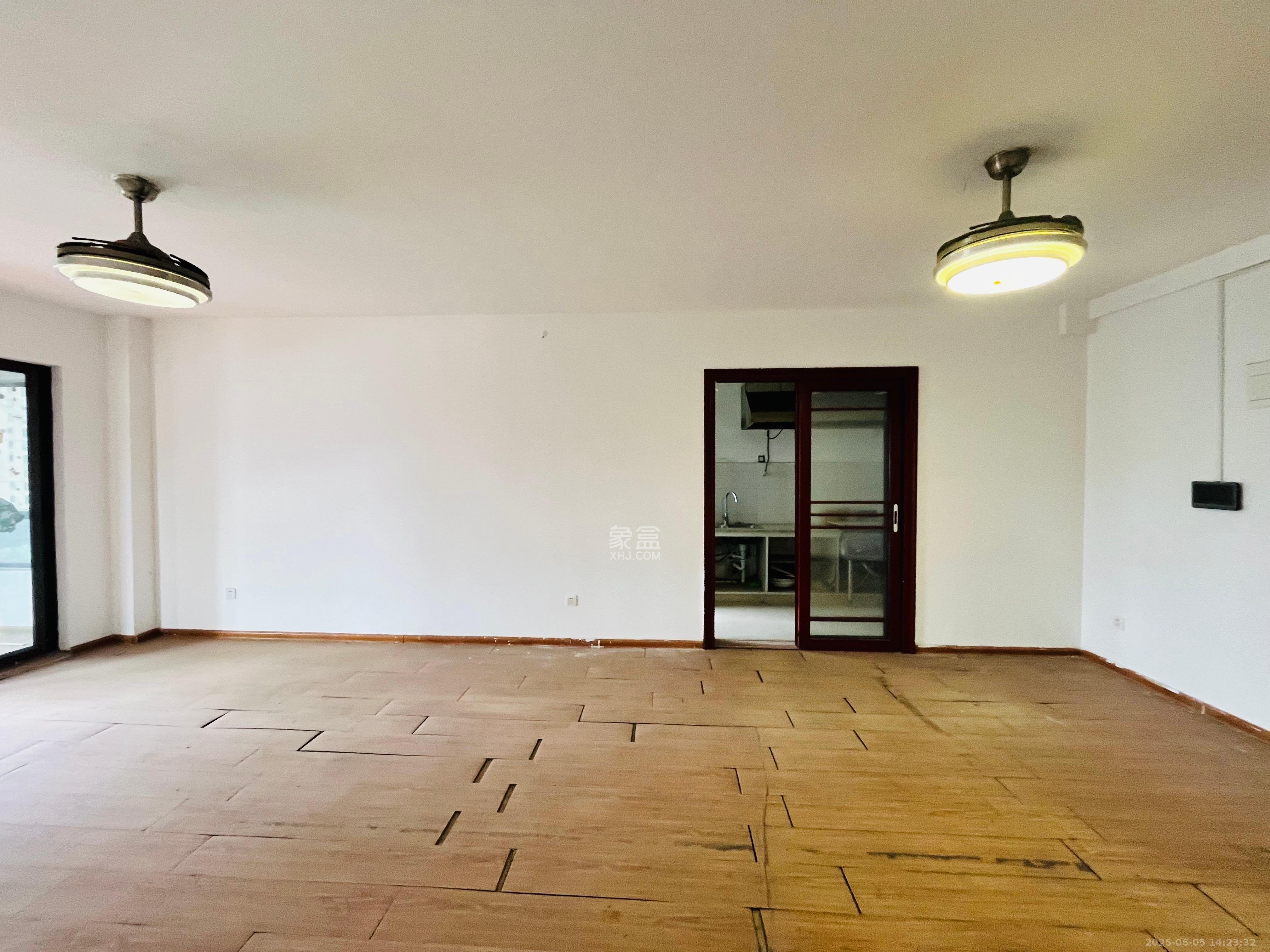 南山雍江汇(滨江国际新城) 3室2厅2卫 3100.0元/月 南山雍江汇(滨江国际新城) 3室2厅2卫 3100.0元/月室内图