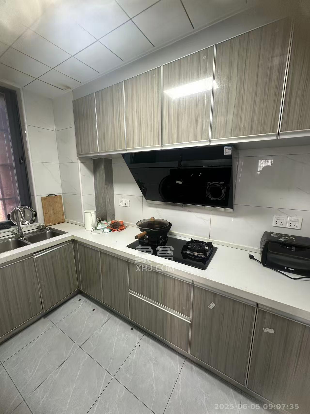 辉宏橄榄城  3室2厅2卫    2500.0元/月 辉宏橄榄城  3室2厅2卫    2500.0元/月室内图